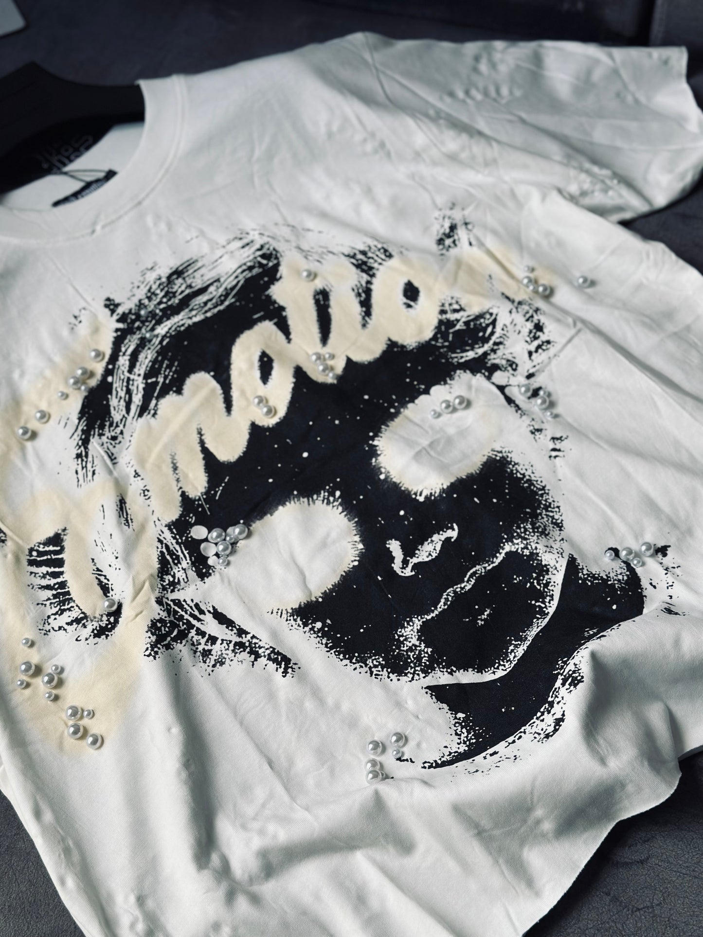 CAMISETA OVERSIZE MIX BLANCA PIEDRAS ROSTRO