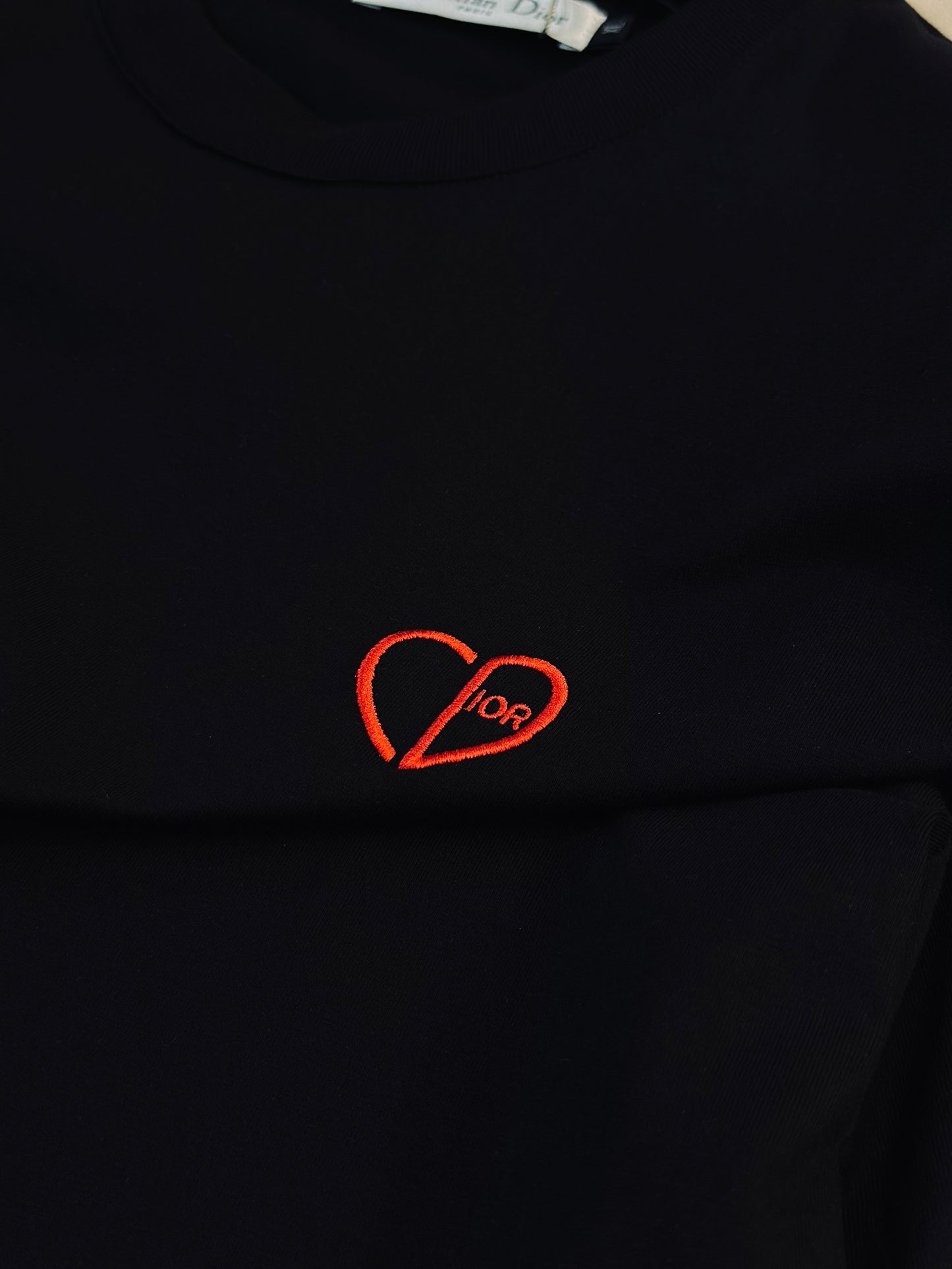 CAMISETA SLIM DIO NEGRA CORAZON ROJO
