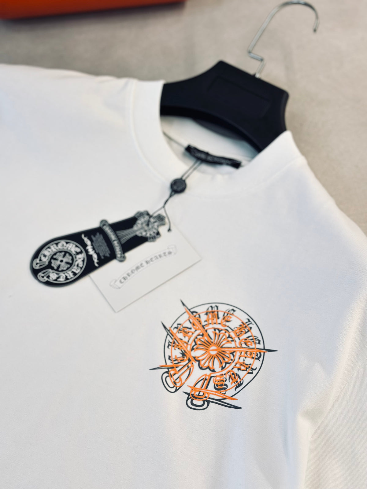 CAMISETA OVERSIZE CHR BLANCA LOGO NARANJA