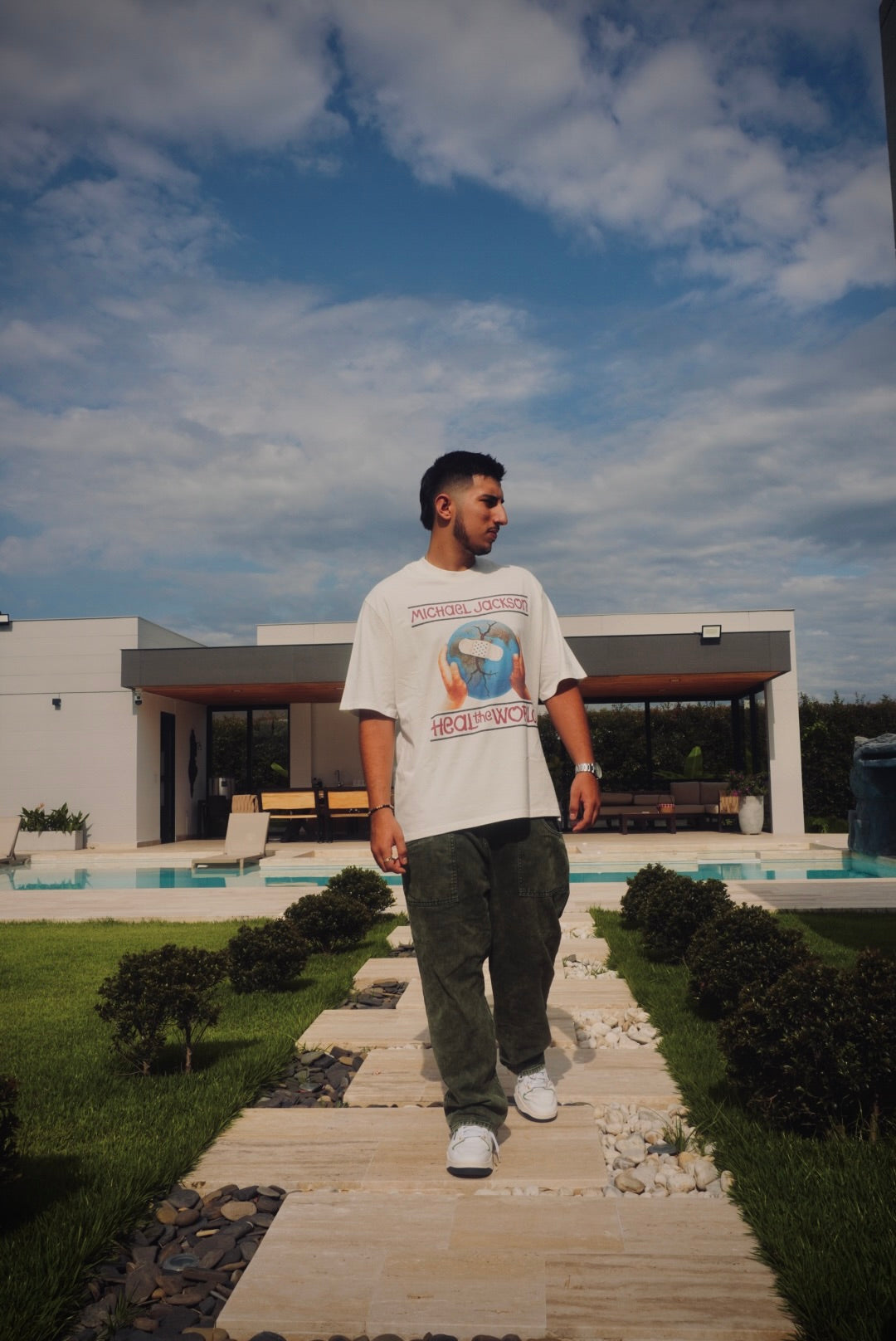 CAMISETA OVERSIZE SAI BLANCA PLANETA CURA