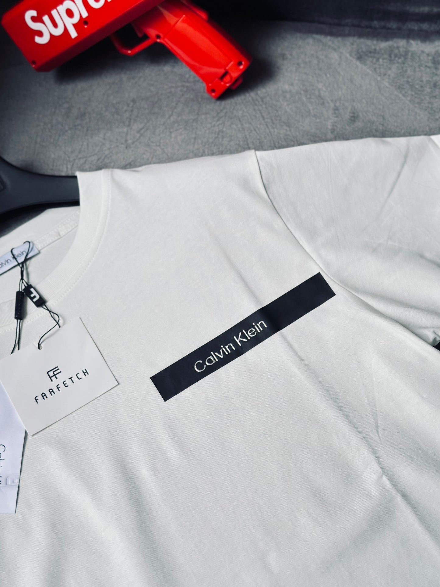 CAMISETA SLIM CAL BLANCA CAL METALICO