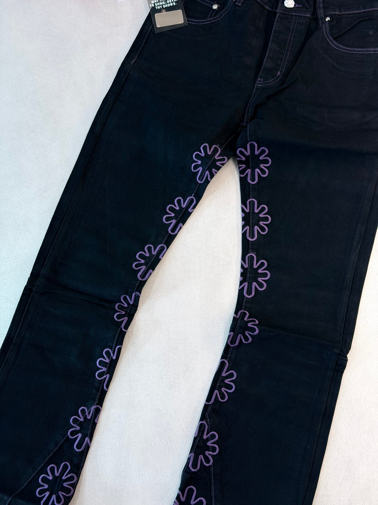 JEAN LOS NEGRO VAQUERO FLORES MORADAS