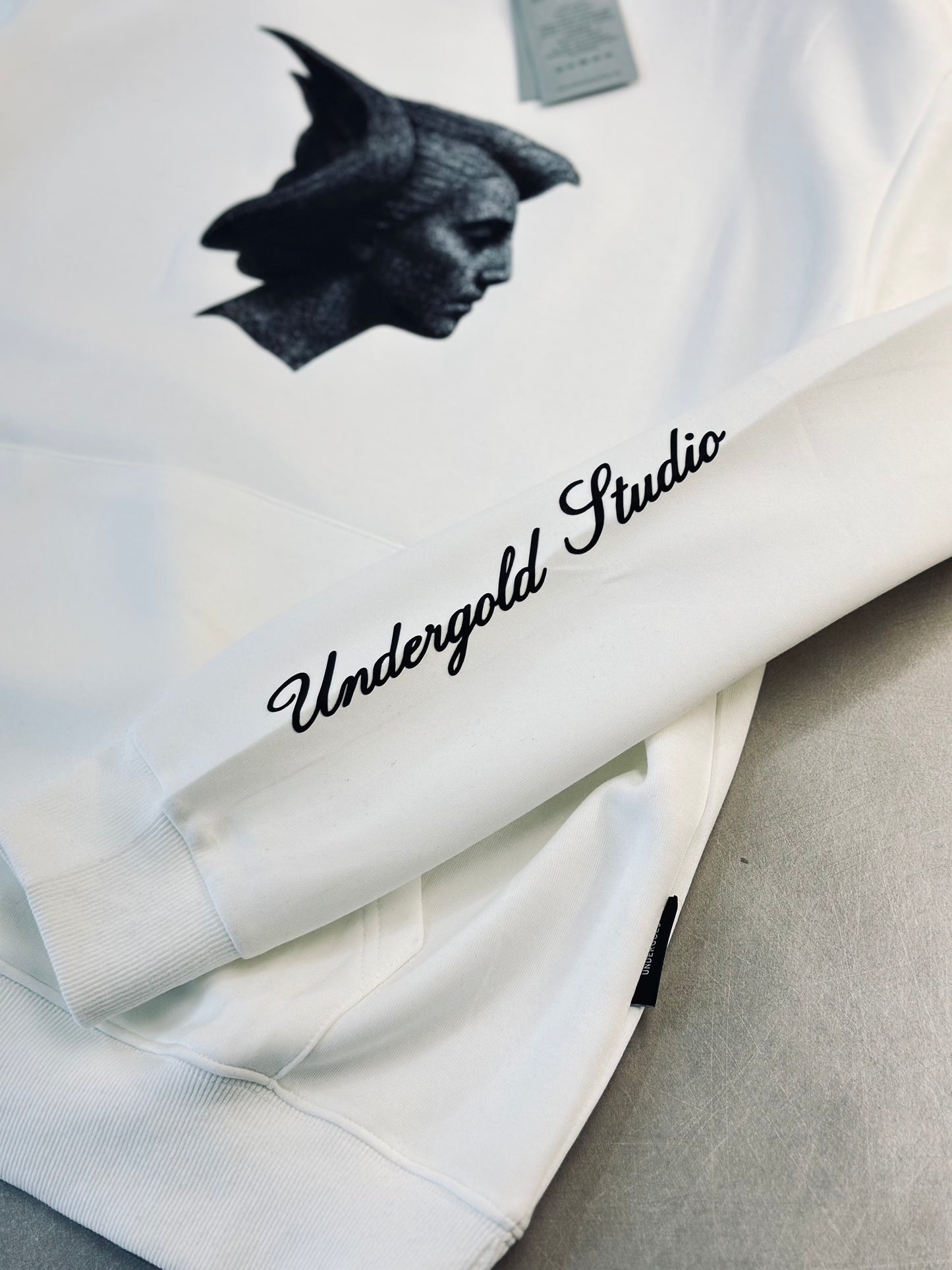 HOODIE UND BLANCO ROSTRO FRONTAL