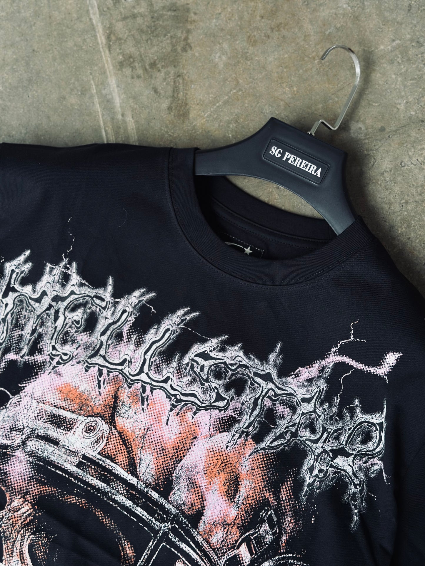 CAMISETA OVERSIZE HEL NEGRA CALABERA CASCO