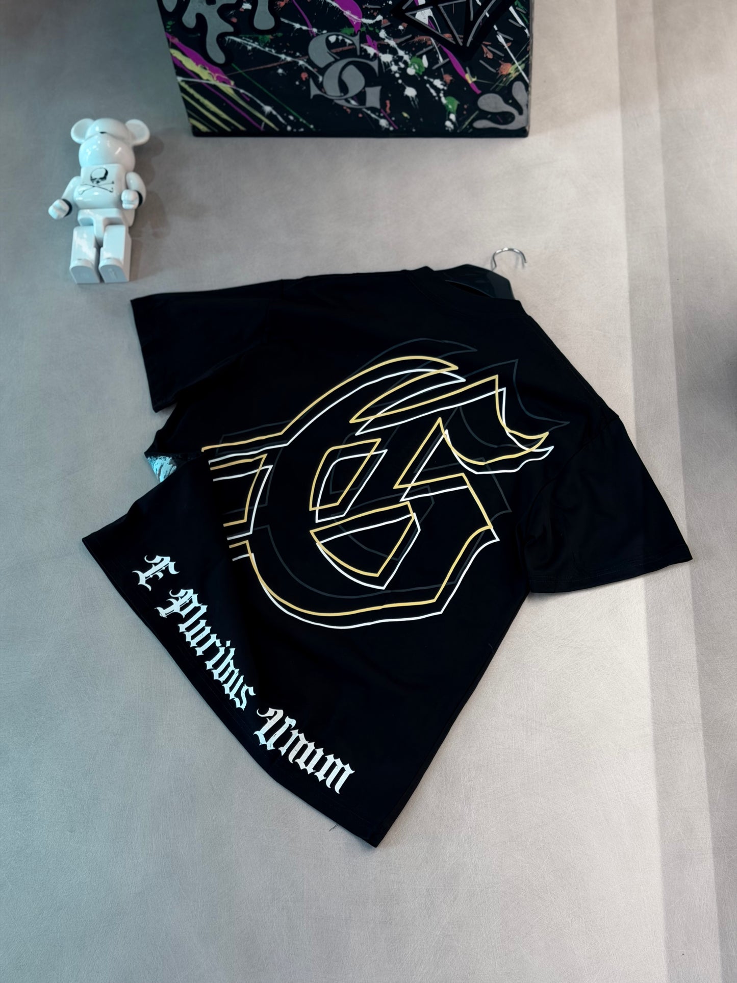 CAMISETA OVERSIZE GOD NEGRA ASTRONAUTA PIRAMIDE