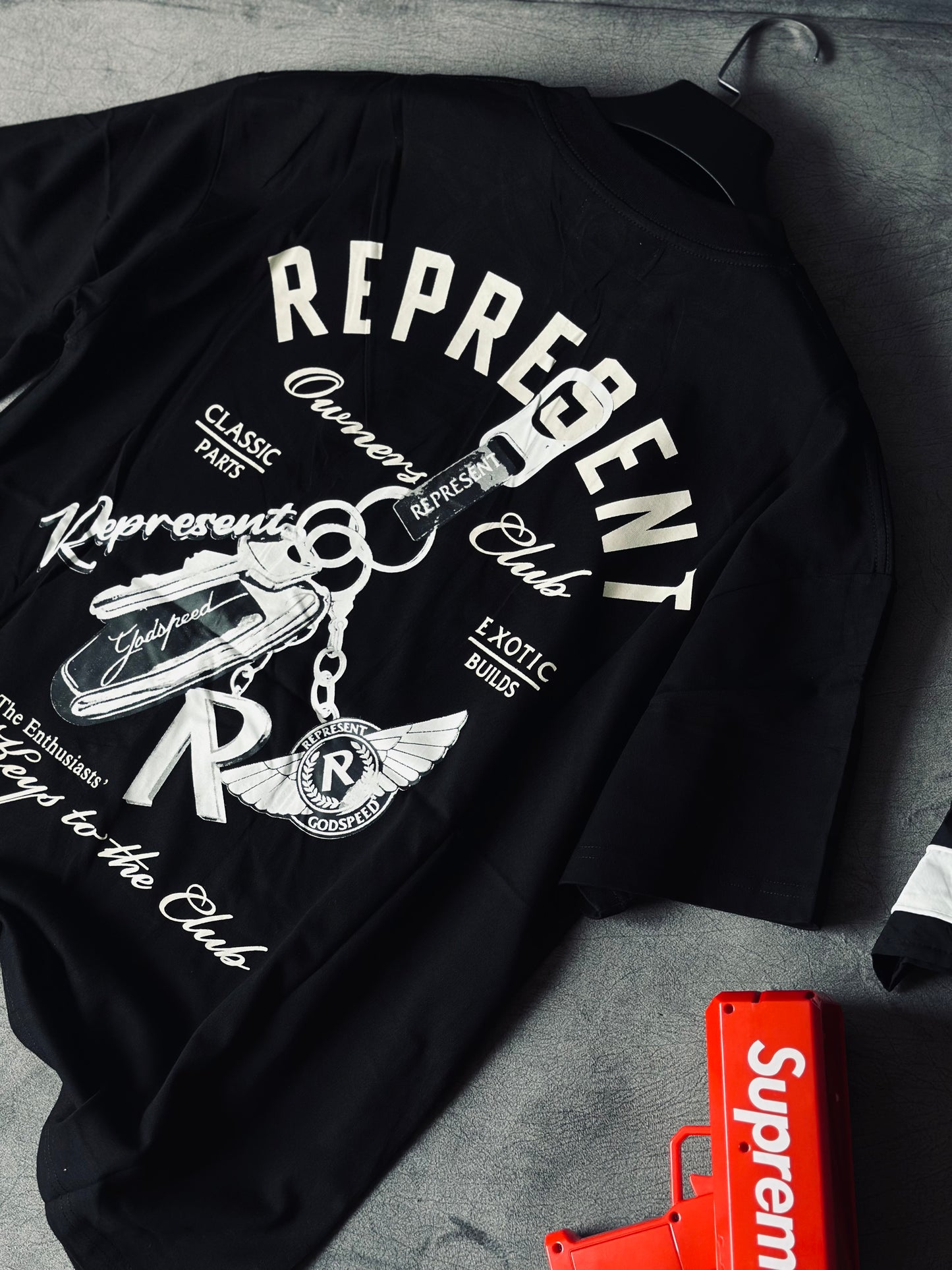CAMISETA OVERSIZE REP NEGRA LLAVERO