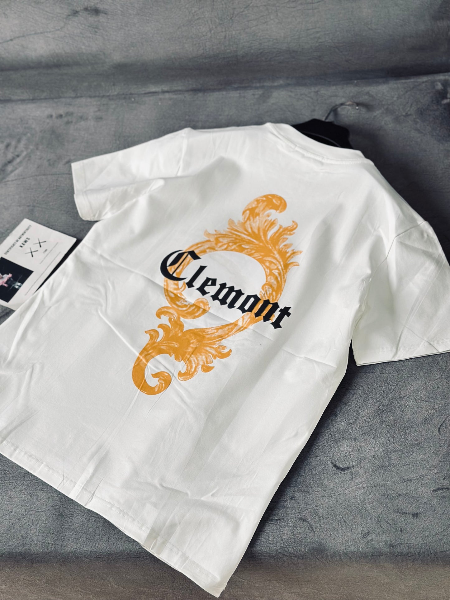 CAMISETA SLIM CLE BLANCA DISEÑO AMARILLO