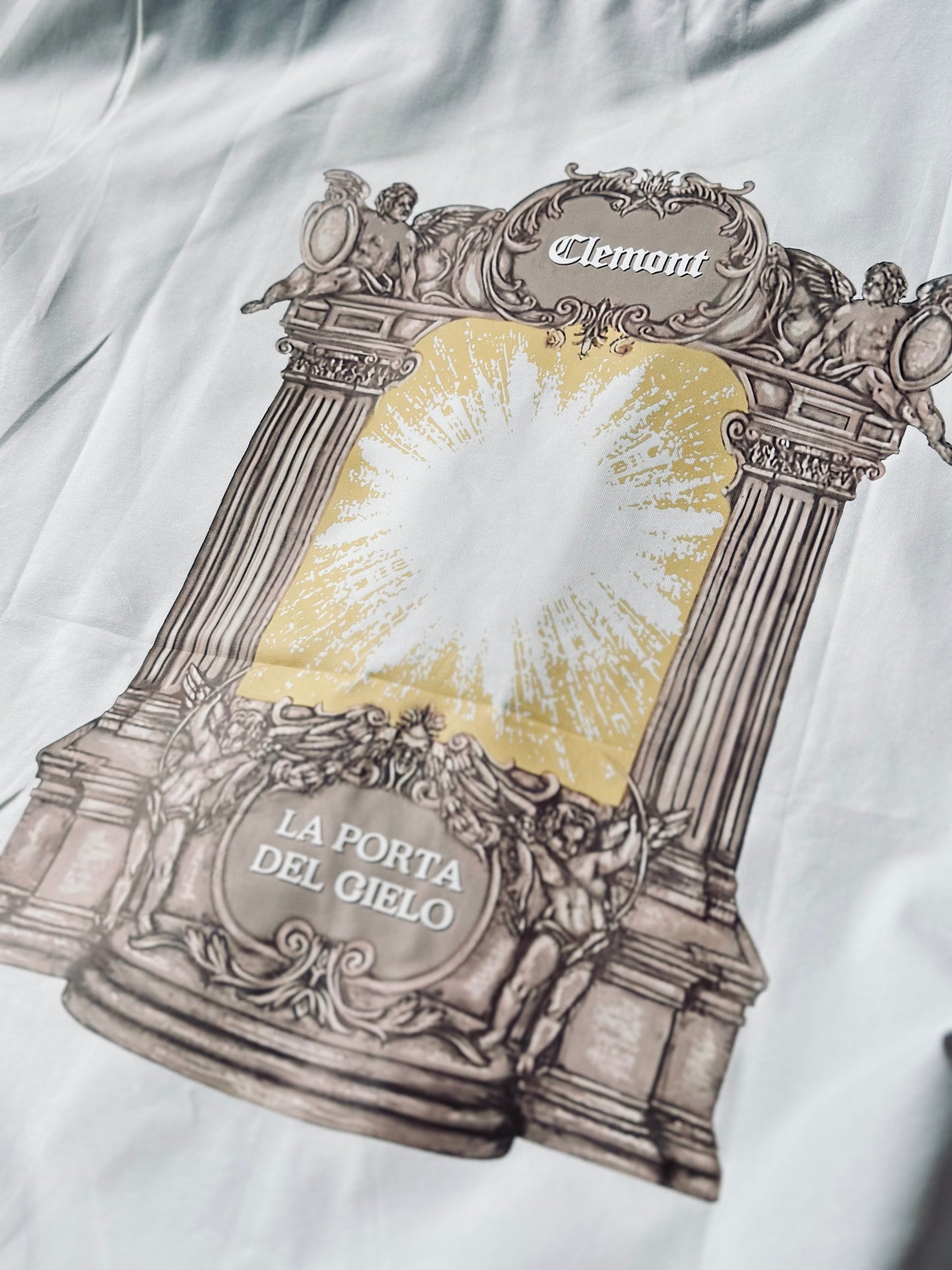 CAMISETA SLIM CLE BLANCA BORDE CAFÉ
