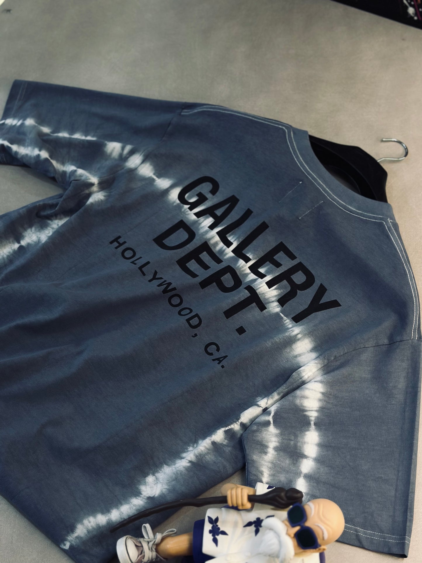 CAMISETA OVERSIZE GAL AZUL DESTELLOS BLANCOS