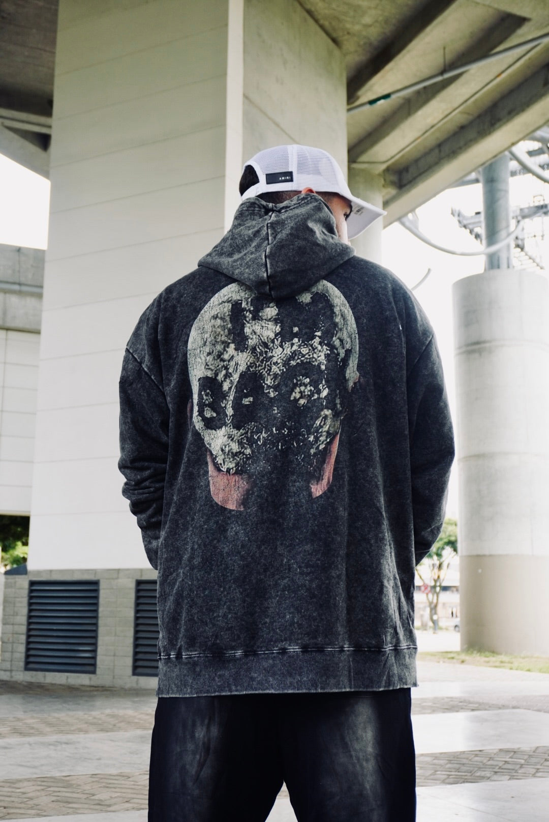 HOODIE WIN GRIS ROSTRO GAFAS