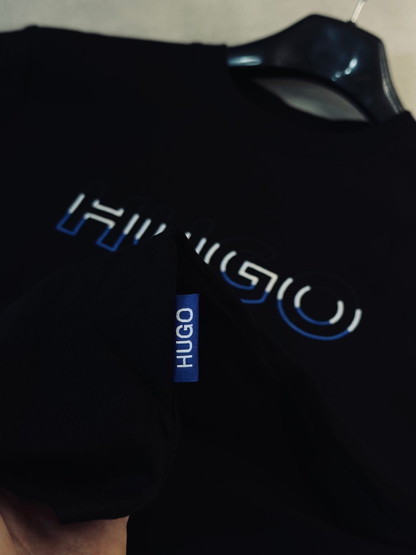 CAMISETA SLIM HUG NEGRA HUG 3COLORES