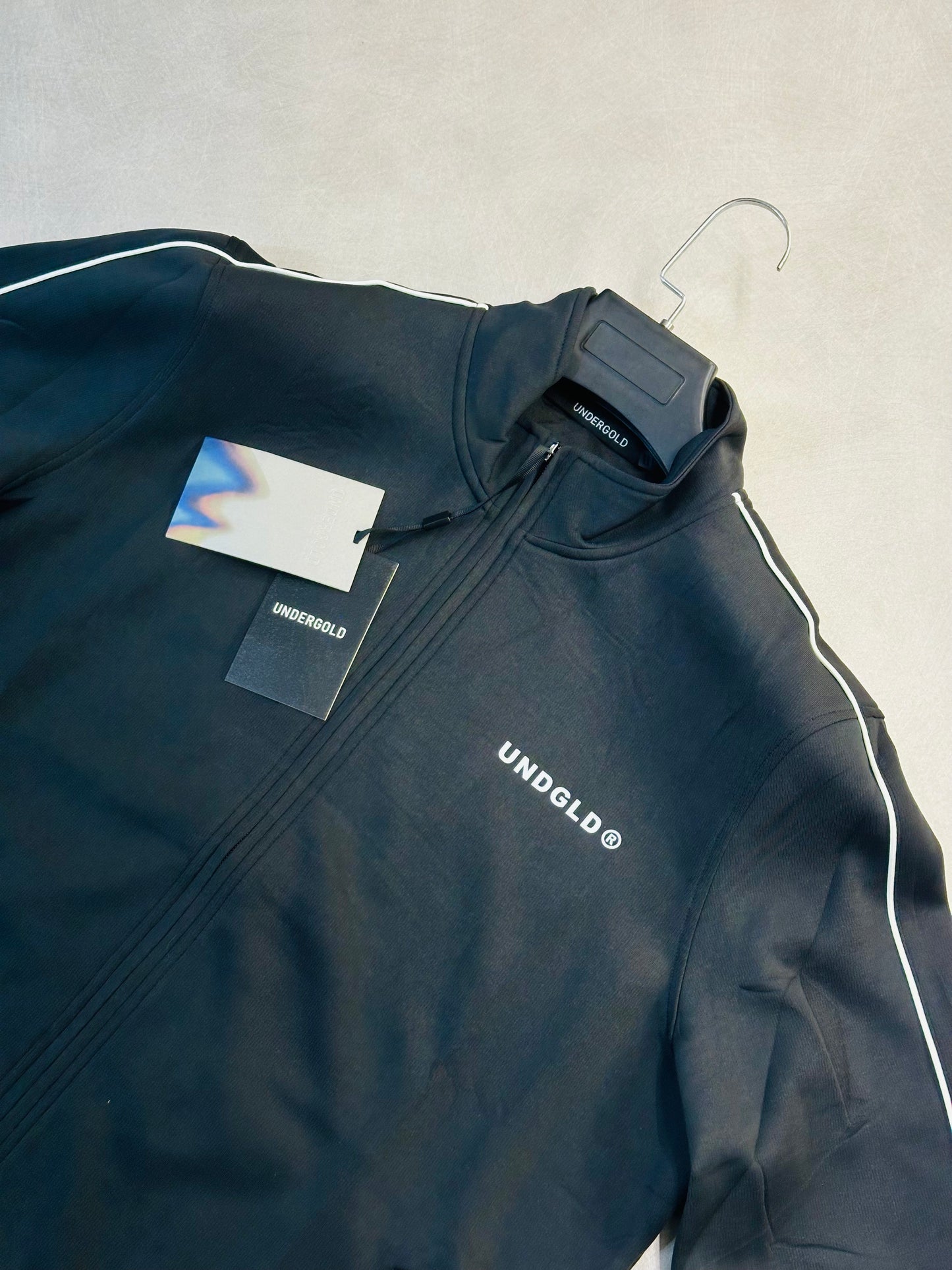 CHAQUETA UND GRIS OSCURO UND BLANCA