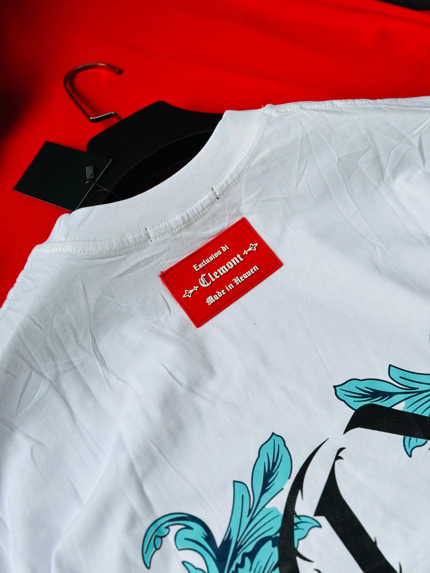 CAMISETA OVERSIZE CLE BLANCA C DETALLE AZUL