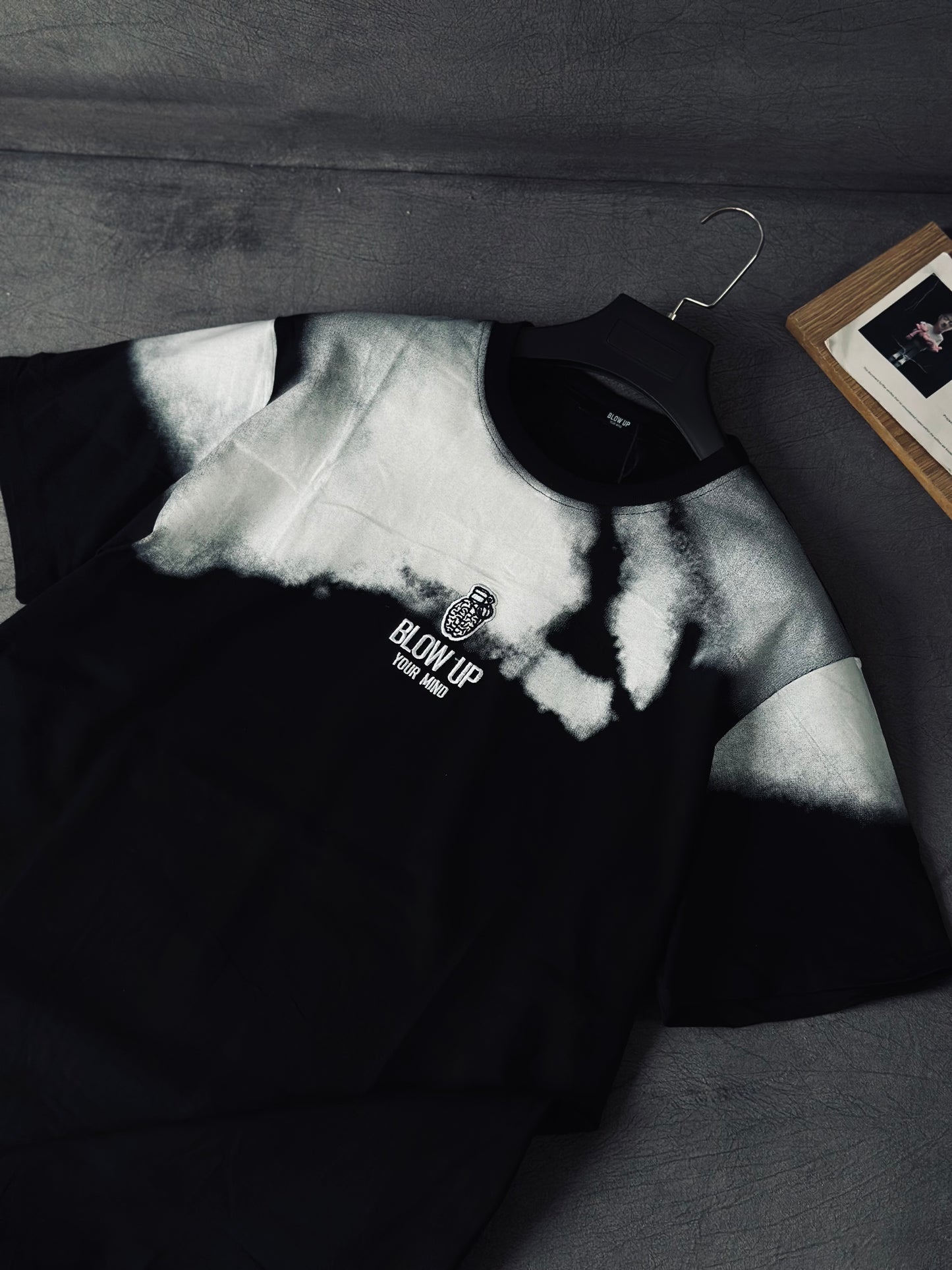 CAMISETA SLIM BLO NEGRA DEGRADADO BLANCO