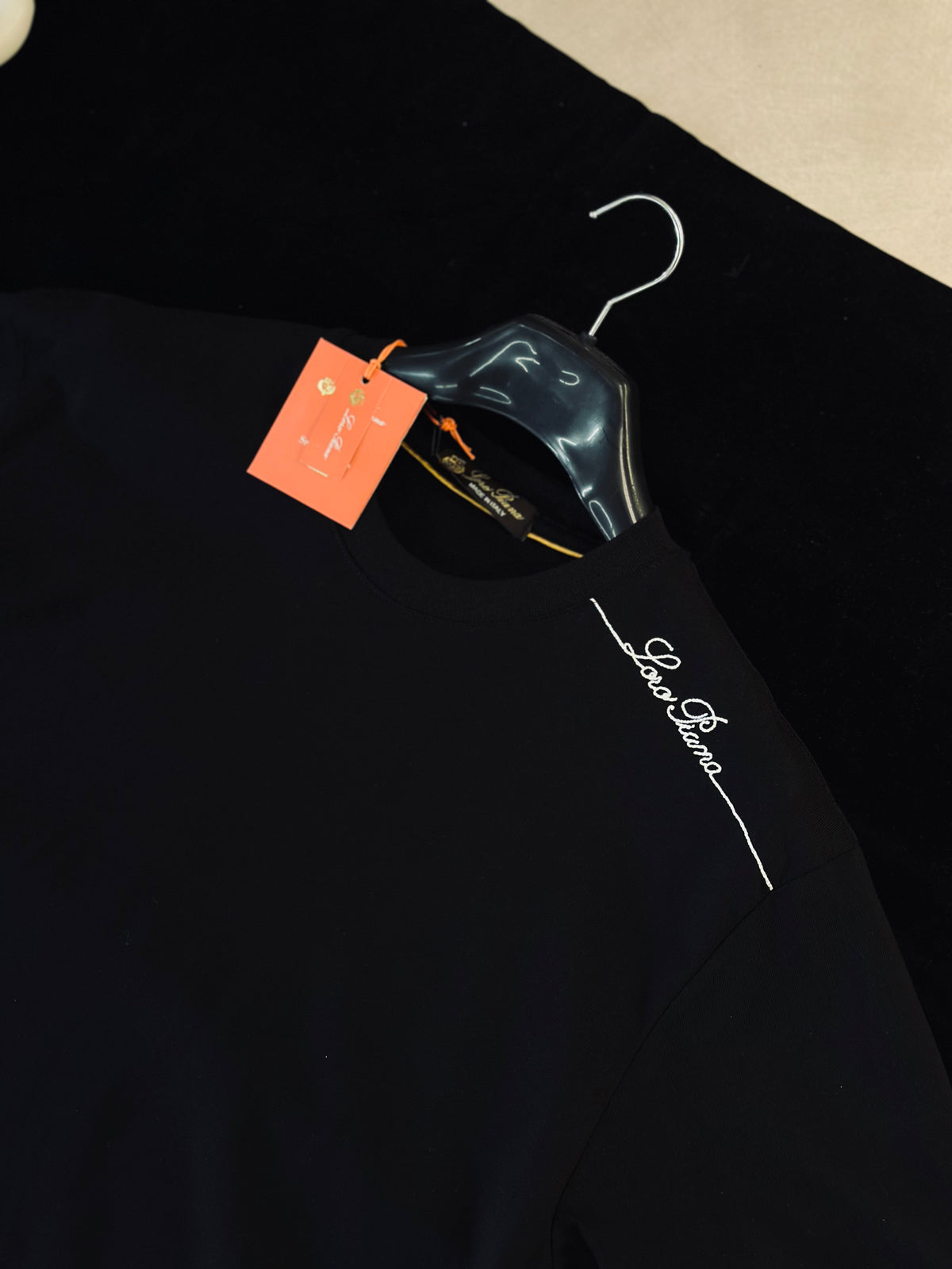 CAMISETA OVERSIZE LOR NEGRA BORDADO HOMBRO