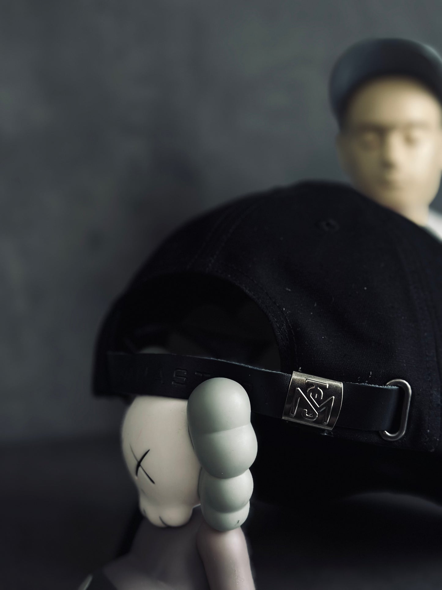 GORRA PREMIUM MON NEGRA MST RAMAS BLANCO