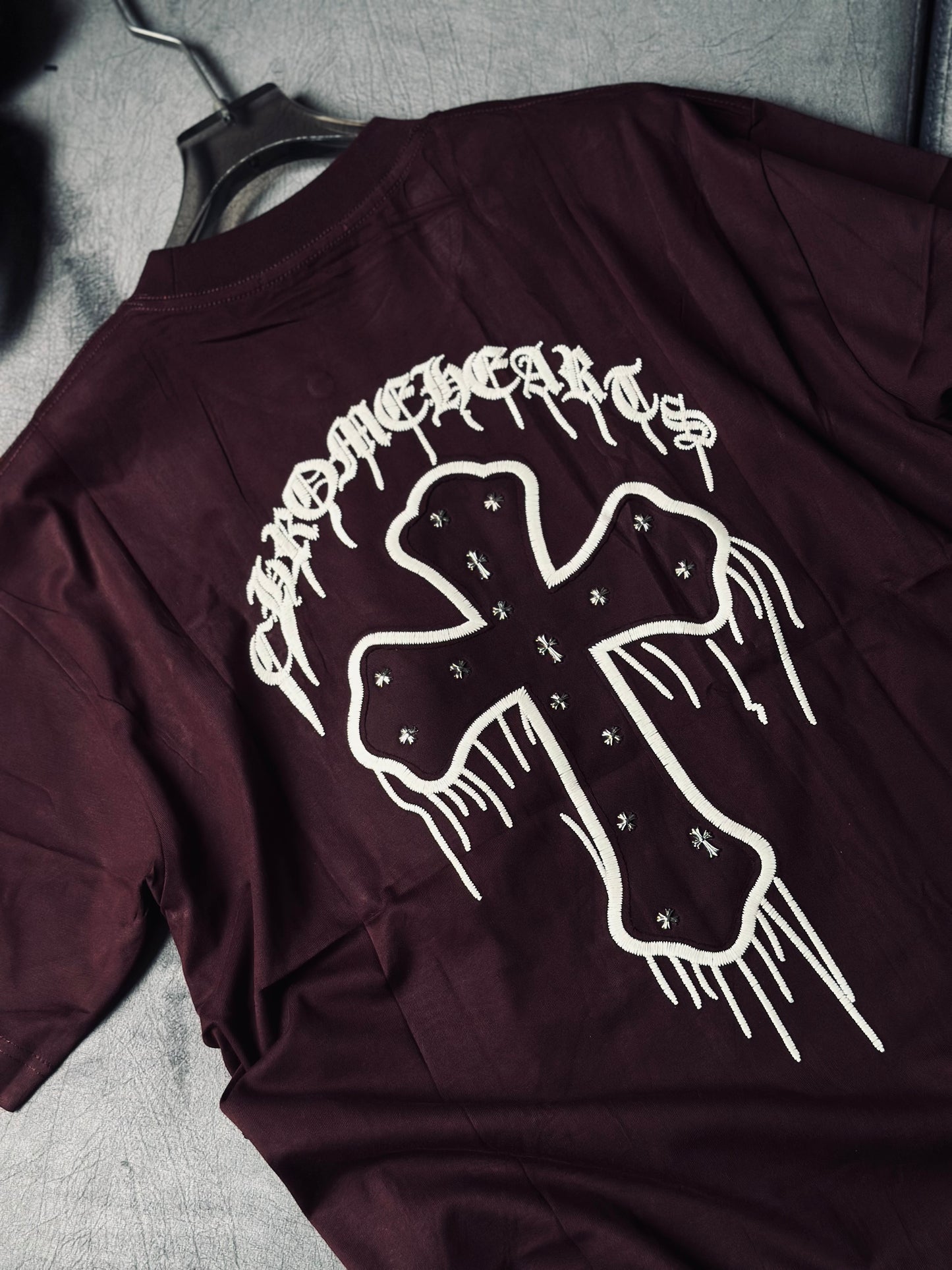 CAMISETA OVERSIZE CHR VINOTINTO CRUZ CREMA