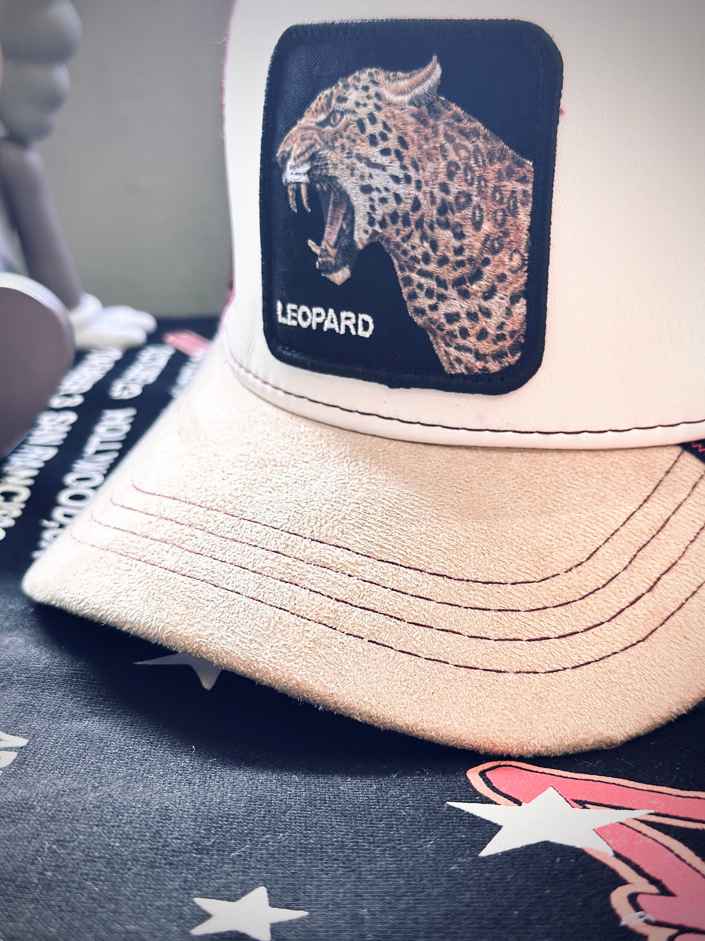 GORRA PREMIUM GOO VINOTINTO LEOPARDO