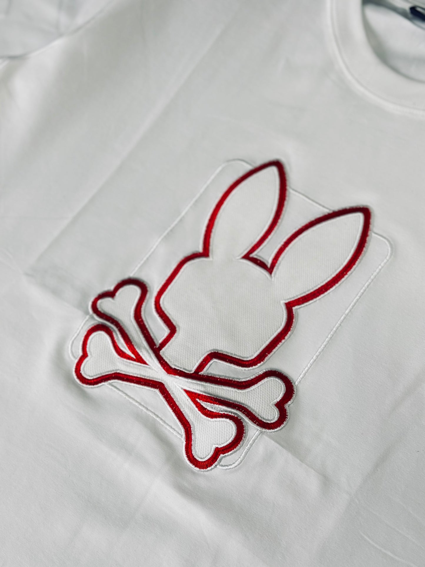 CAMISETA SLIM PSY BLANCA CONEJO ROJO