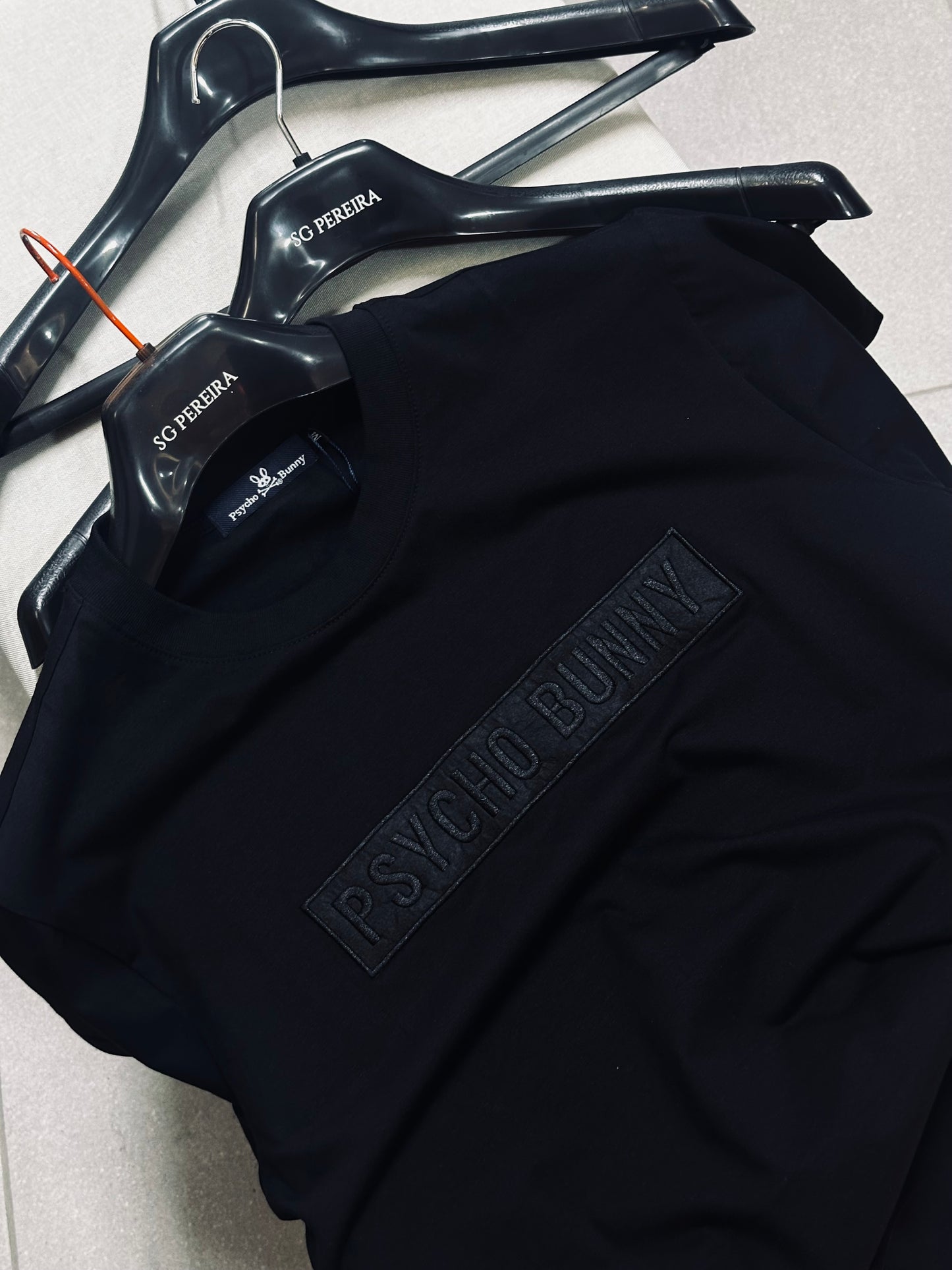 CAMISETA SLIM PSY NEGRA TEJIDO NOMBRE