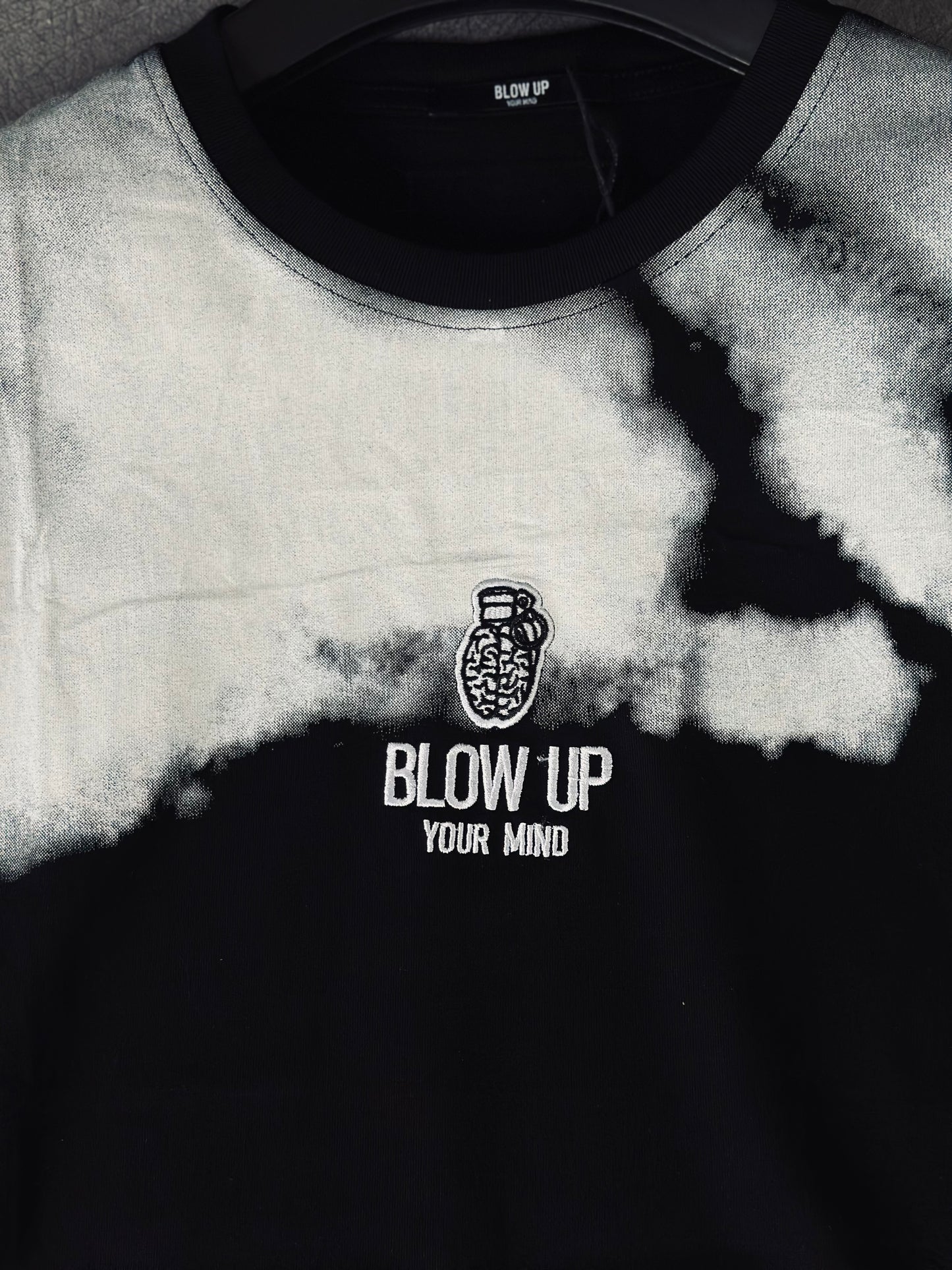 CAMISETA SLIM BLO NEGRA DEGRADADO BLANCO