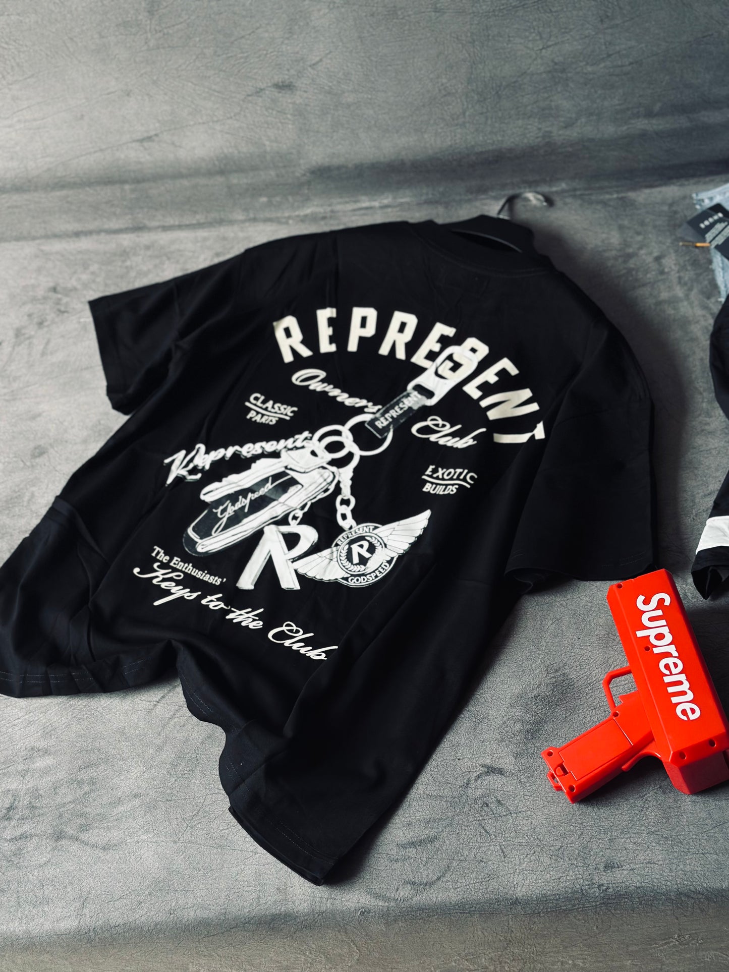 CAMISETA OVERSIZE REP NEGRA LLAVERO
