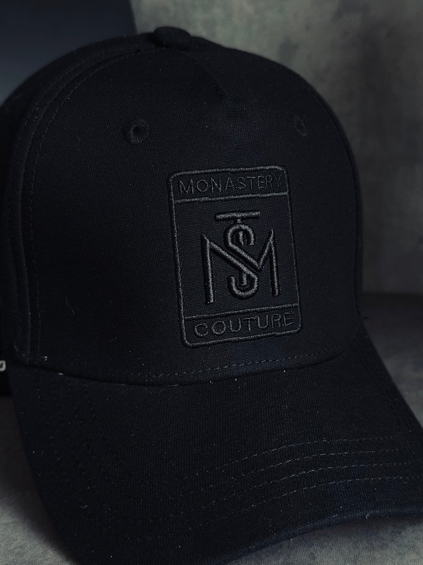 GORRA PREMIUM MON NEGRA CUADRO MST ALTORRELIEVE