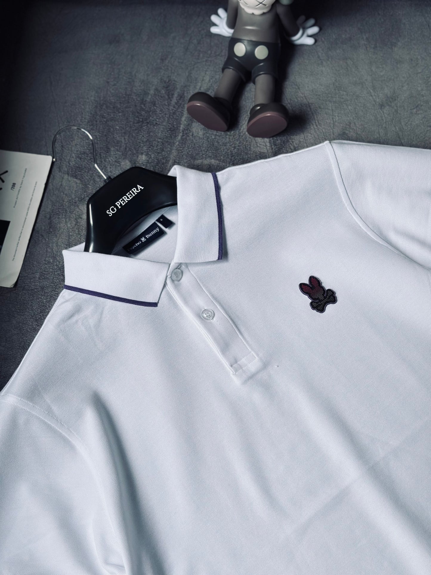 CAMISETA POLO PSY BLANCA LINEA MORADA
