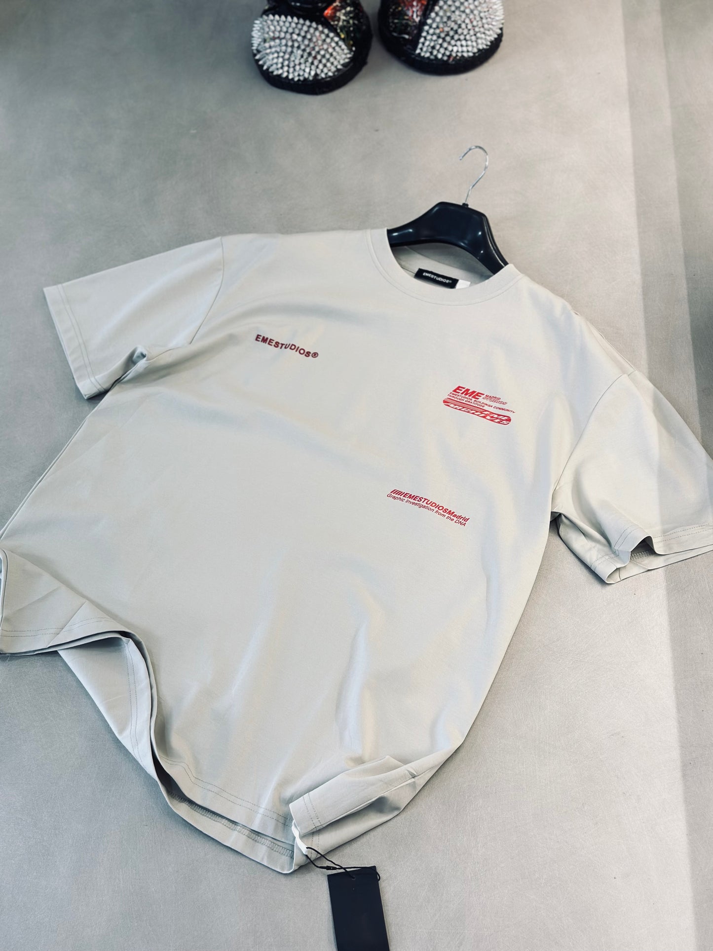 CAMISETA OVERSIZE EME GRIS ARCHIVES