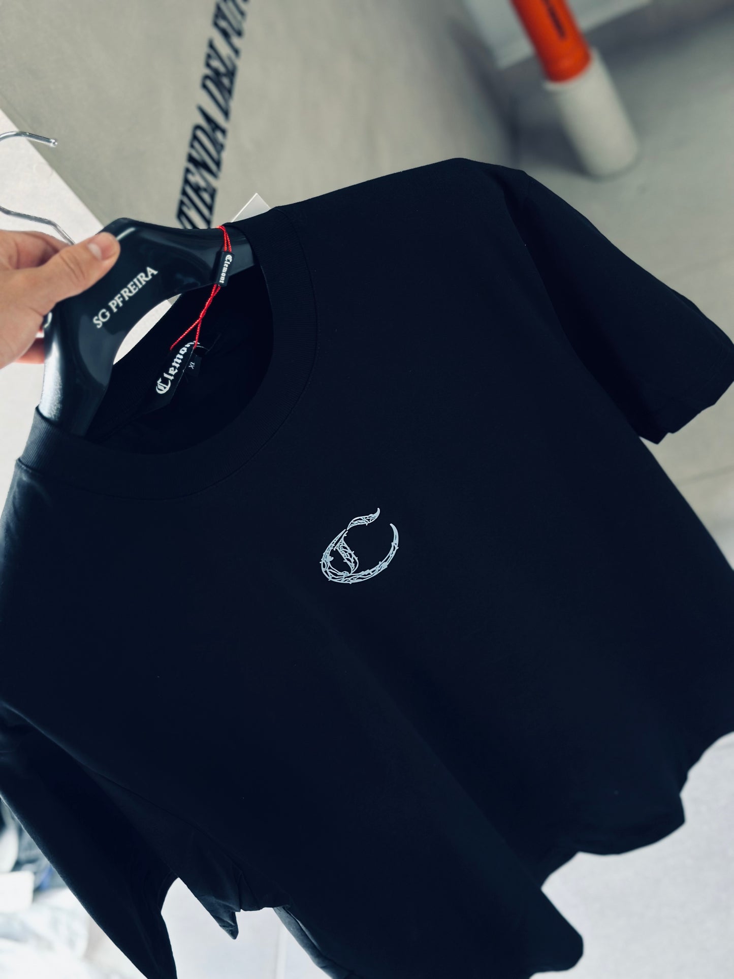 CAMISETA SLIM CLE NEGRA "C" AZUL