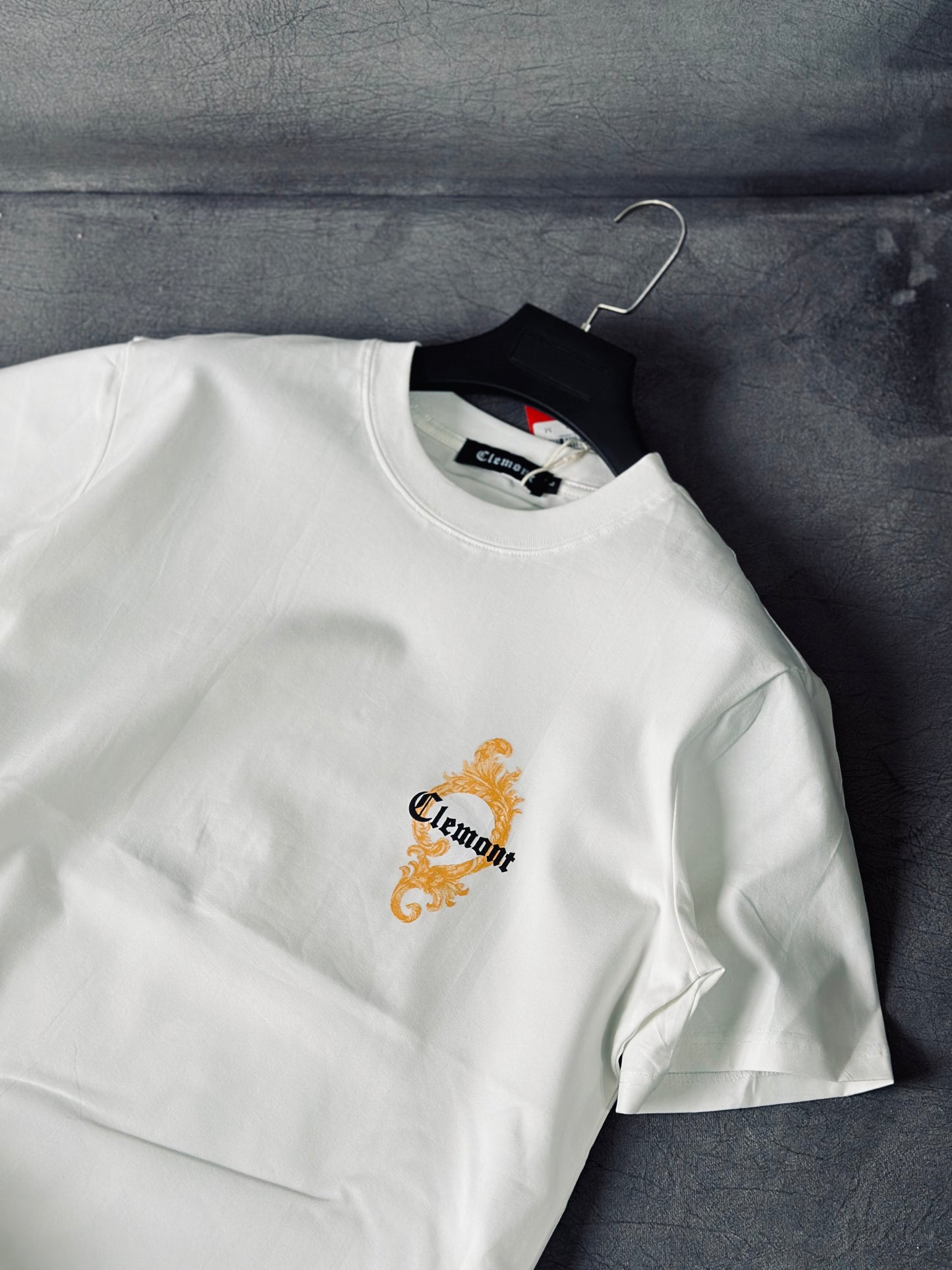 CAMISETA SLIM CLE BLANCA DISEÑO AMARILLO