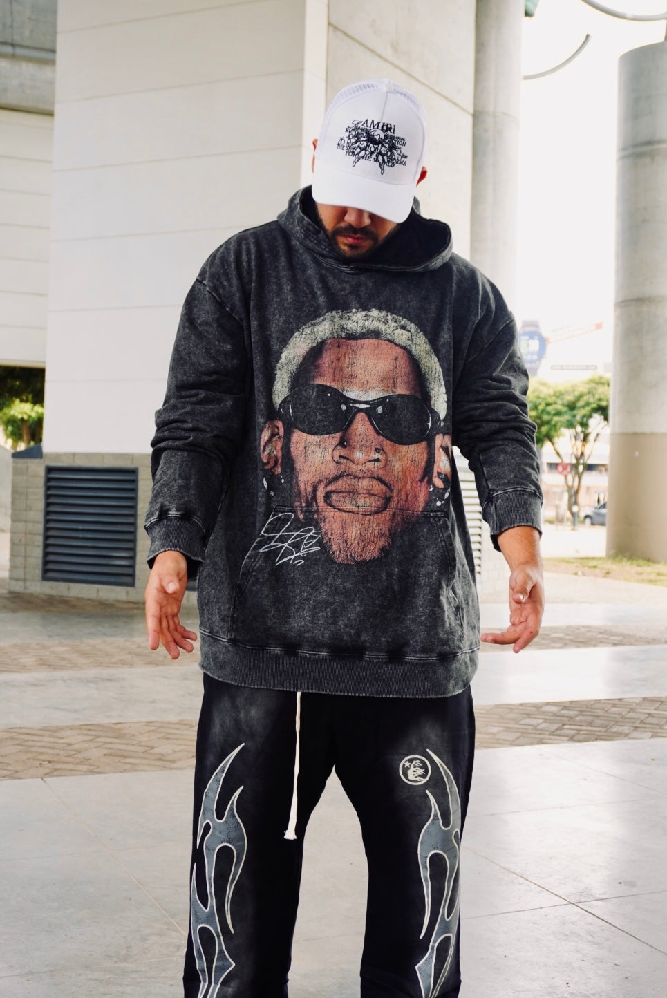 HOODIE WIN GRIS ROSTRO GAFAS