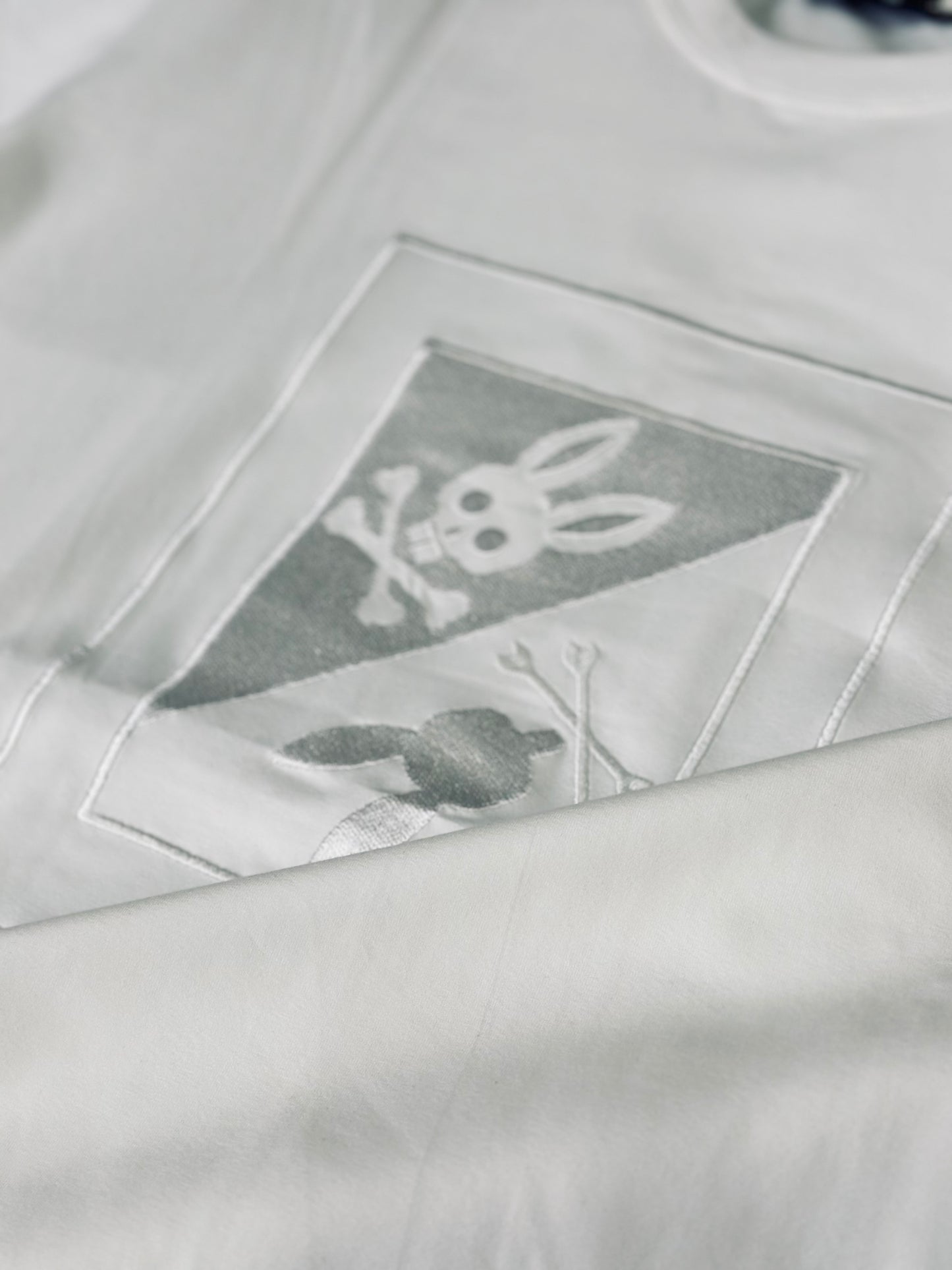 CAMISETA SLIM PSY BLANCA TEJIDO CUADRO LOGO