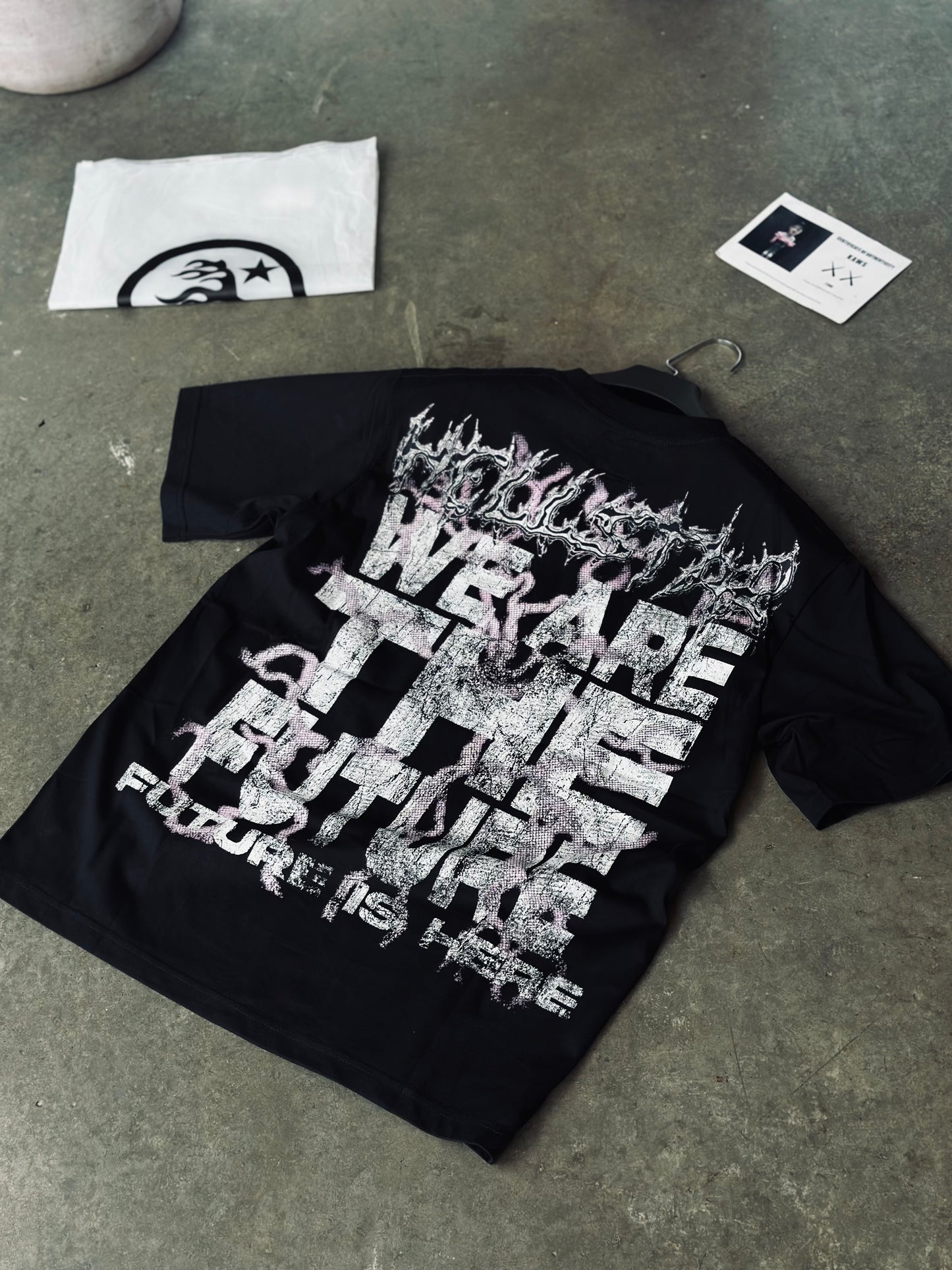 CAMISETA OVERSIZE HEL NEGRA CALABERA CASCO