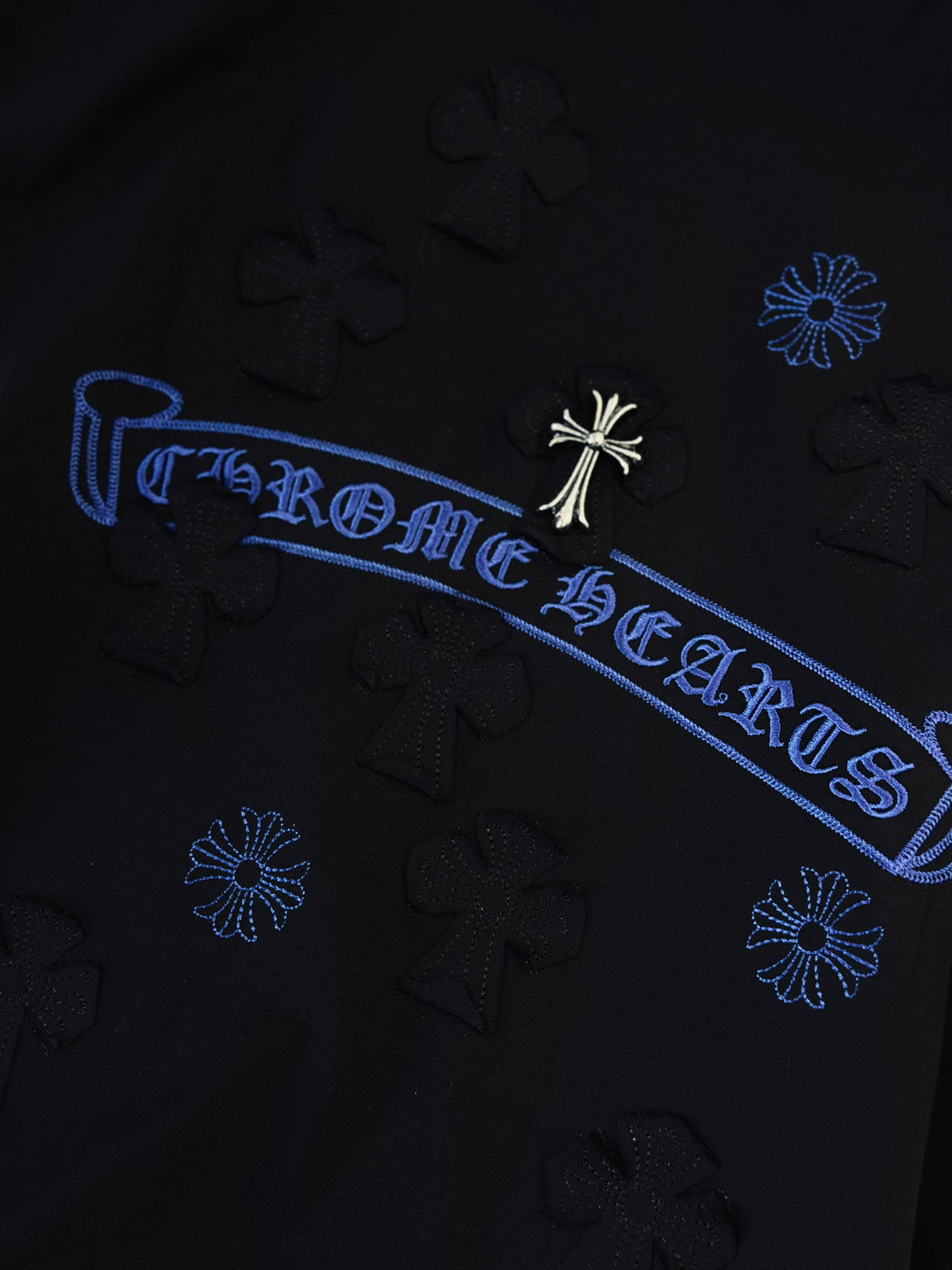 CAMISETA OVERSIZE CHR NEGRA LOGO AZUL CRUCES NEGRA