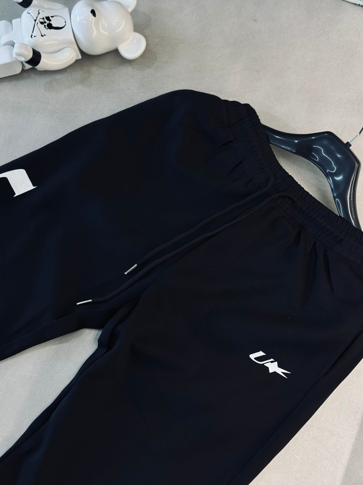 SUDADERA UND NEGRO CLASICO UND BLANCO