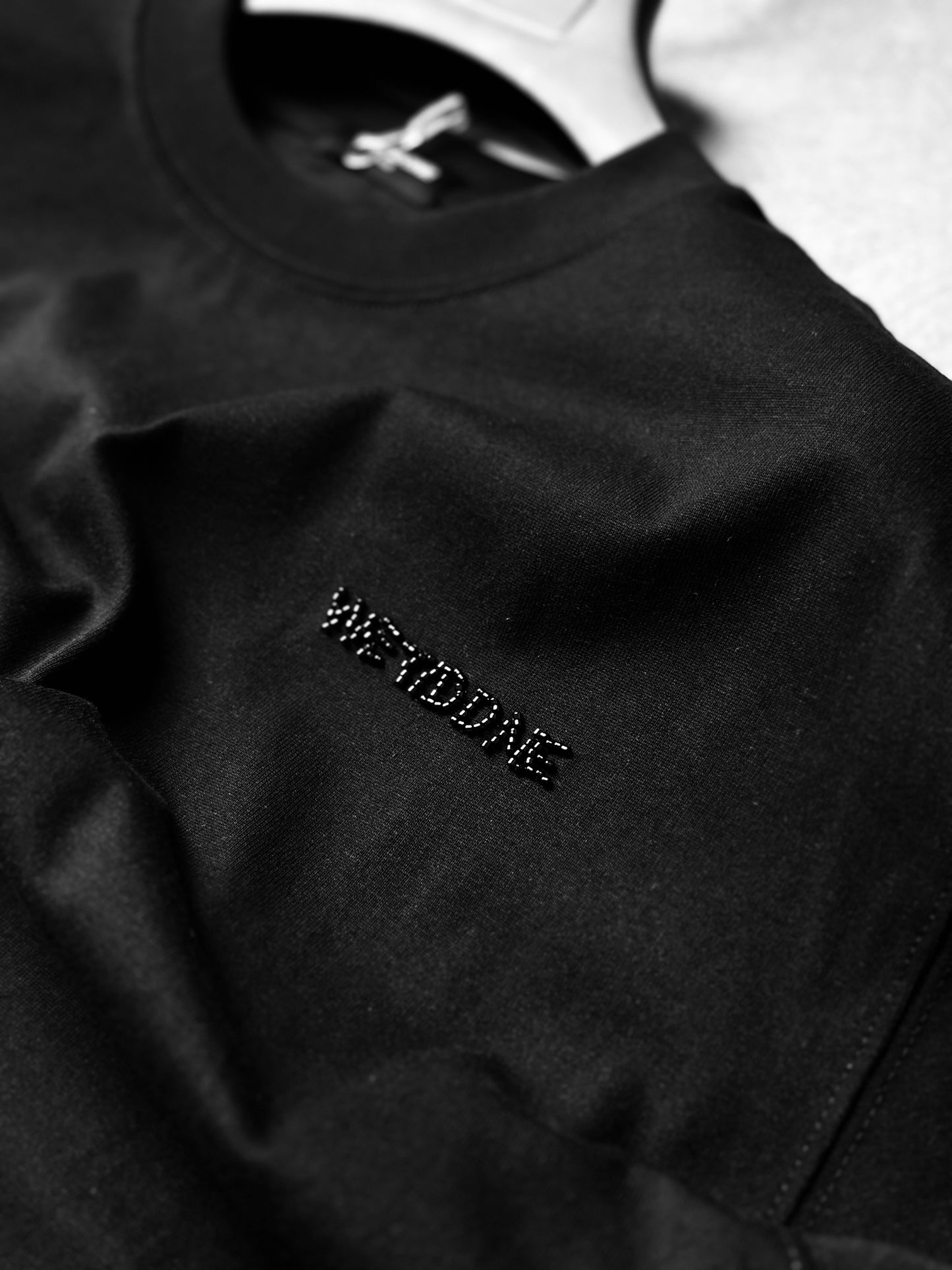 CAMISETA OVERSIZE WEI NEGRA CLASICA METALICA