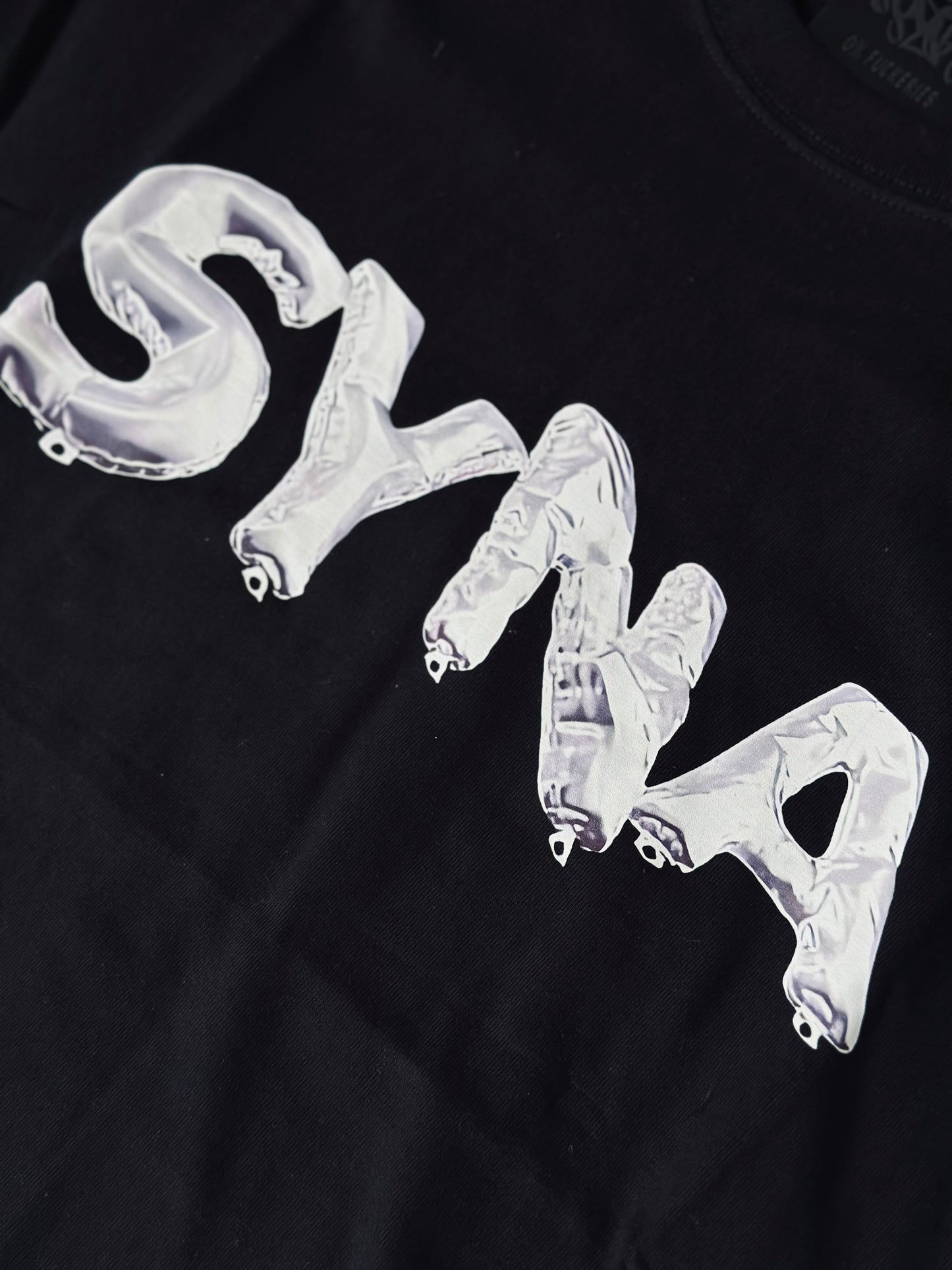 CAMISETA OVERSIZE SYN NEGRA CRISTAL BLANCO