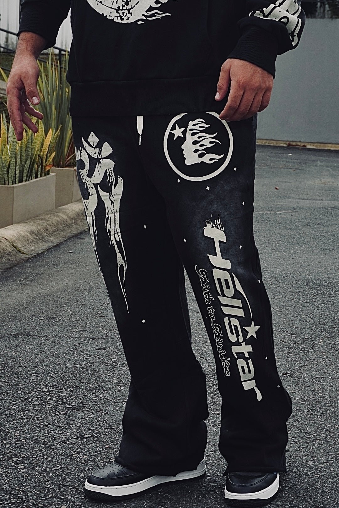 SUDADERA HEL NEGRA DEGRADADO LOGO