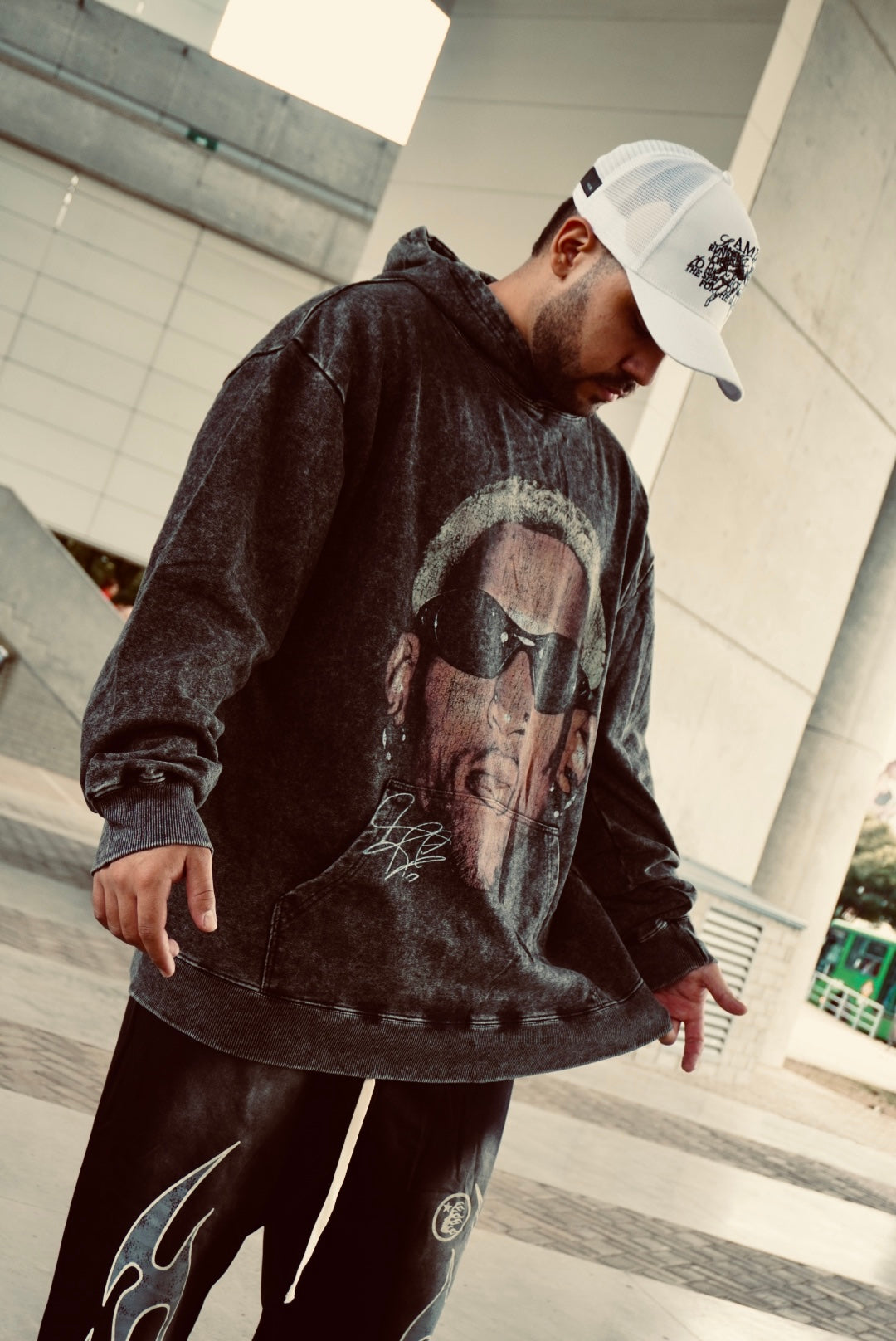 HOODIE WIN GRIS ROSTRO GAFAS