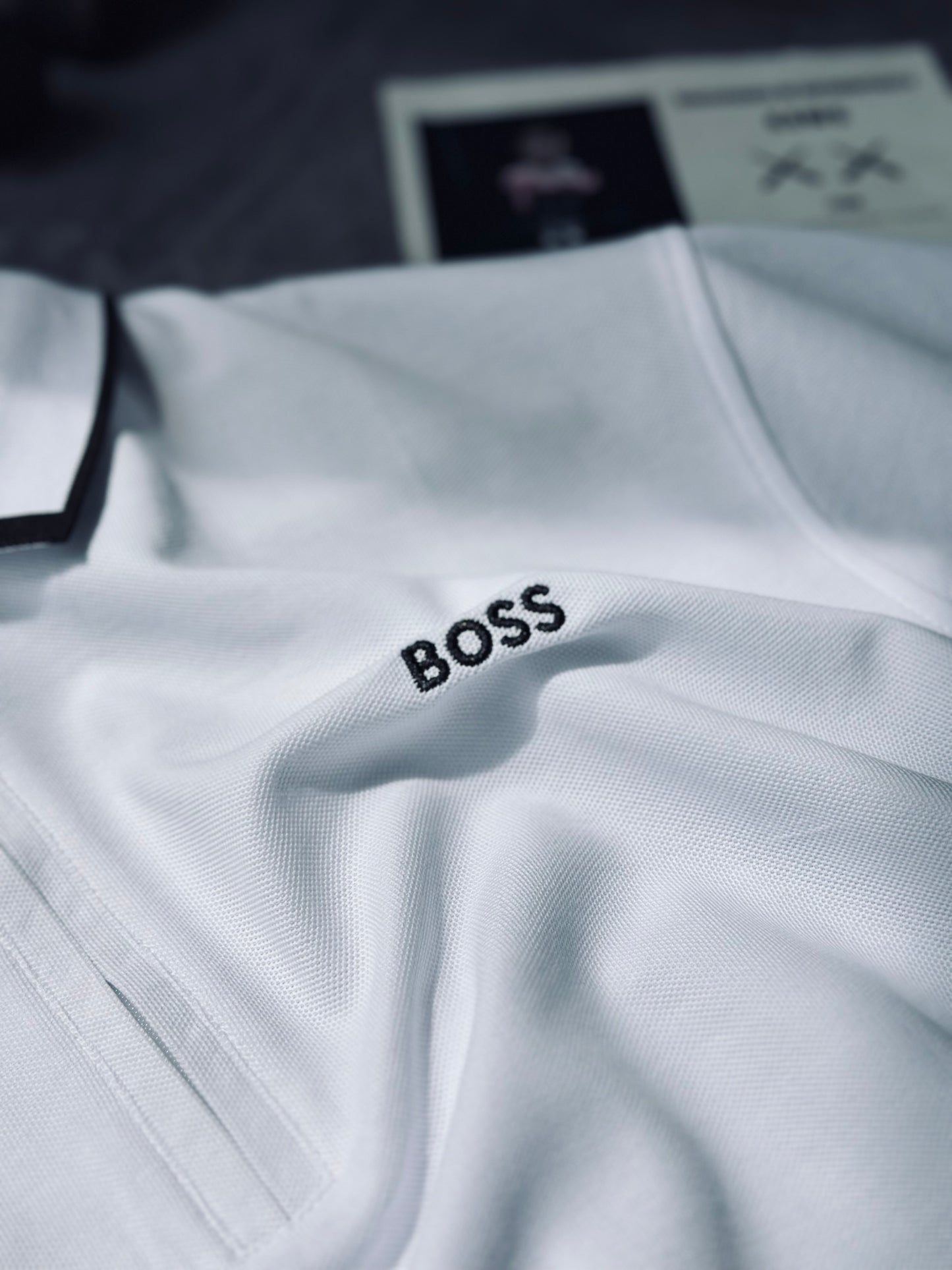 CAMISETA POLO BOS BLANCA CREMALLERA LINEA NEGRA