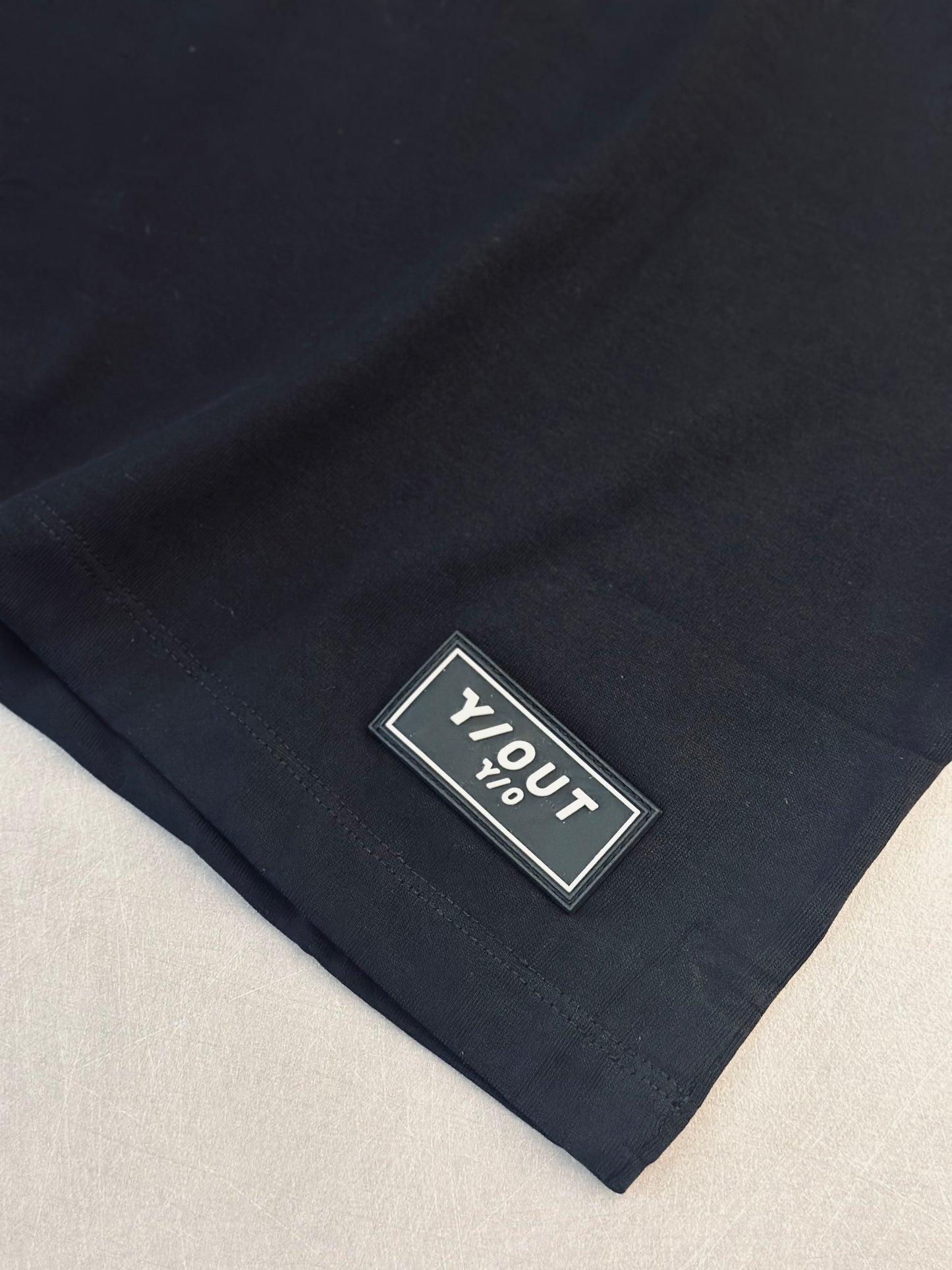 CROPTOP OVERSIZE YOU NEGRA "Y" GOMA CLASICA