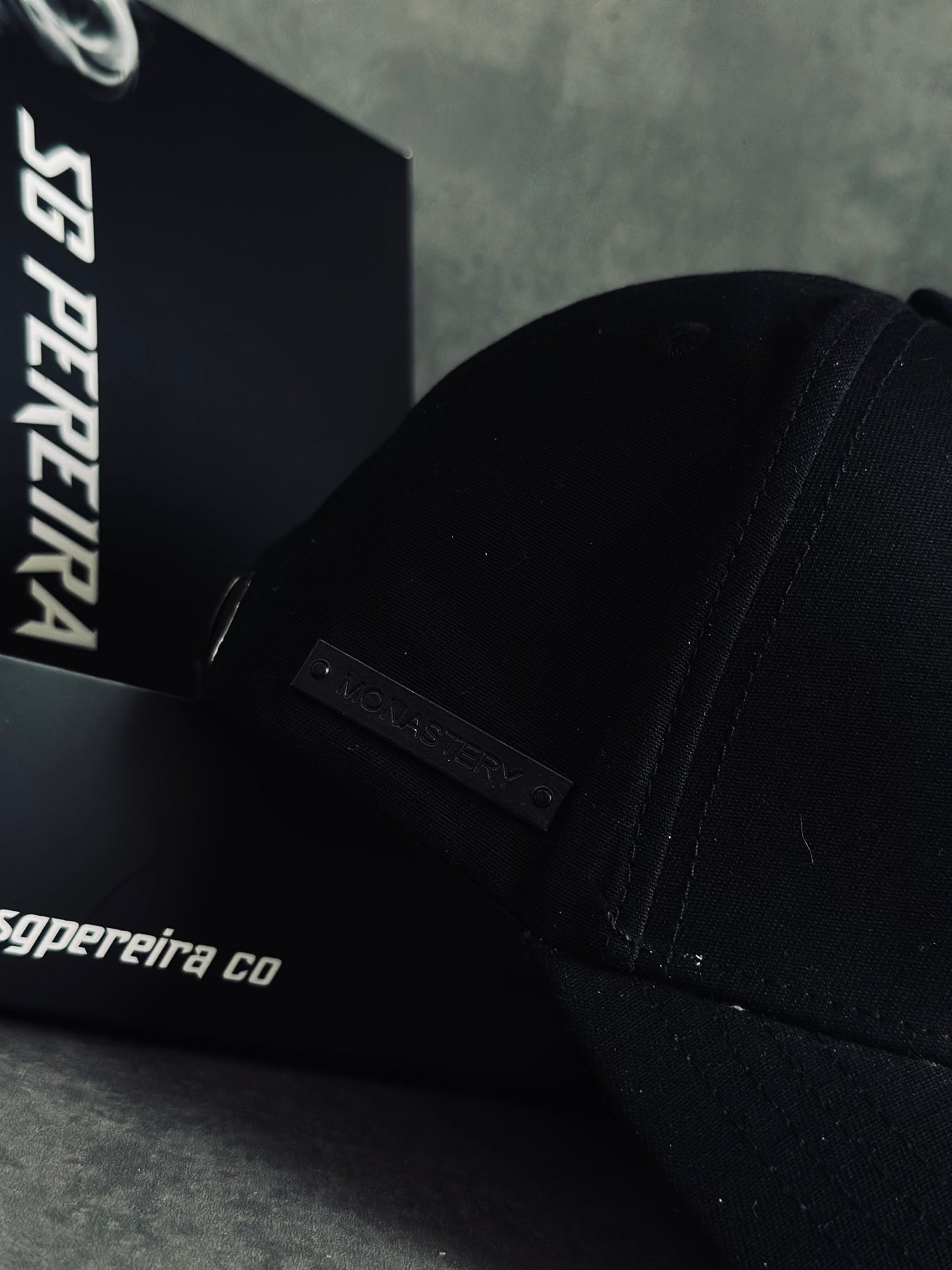 GORRA PREMIUM MON NEGRA CUADRO MST ALTORRELIEVE