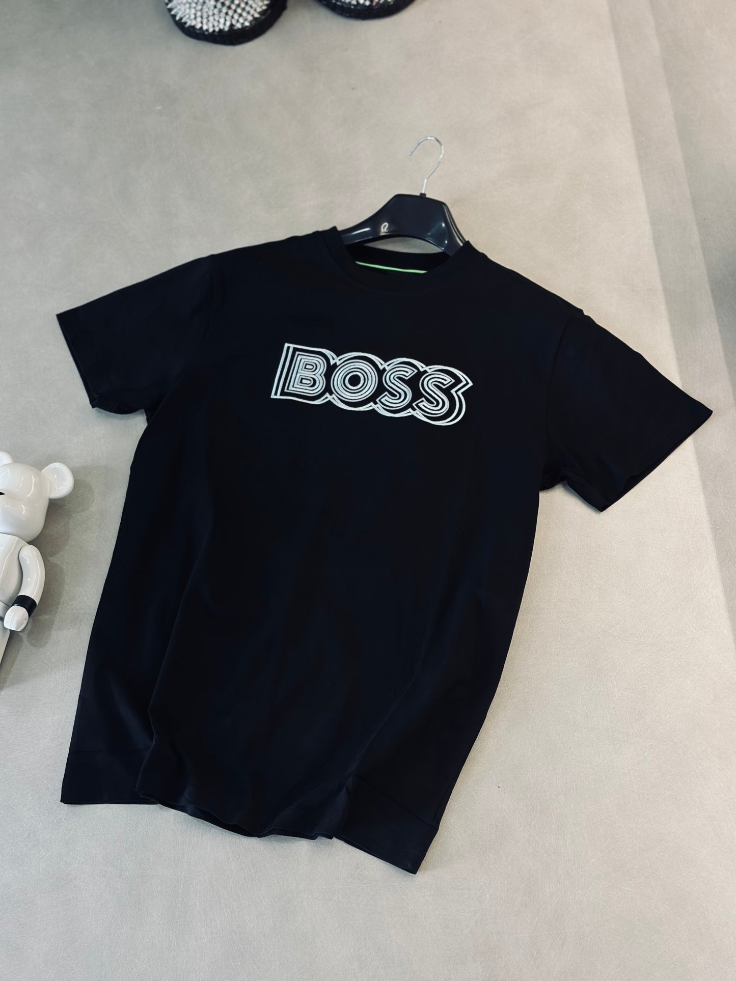 CAMISETA SLIM BOS NEGRA TEJIDO AZUL
