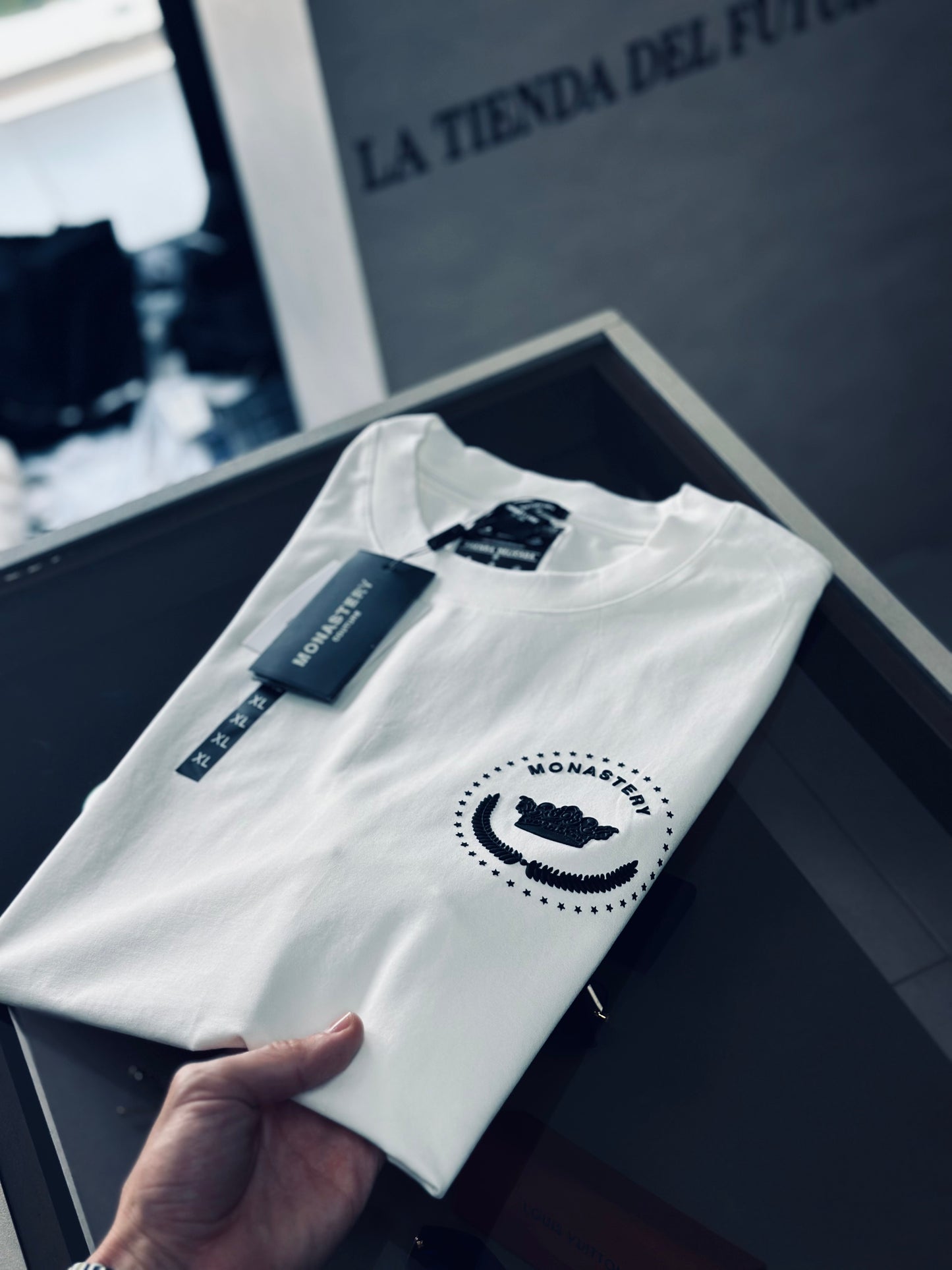CAMISETA SLIM MON BLANCA CORONA ENGOMADA