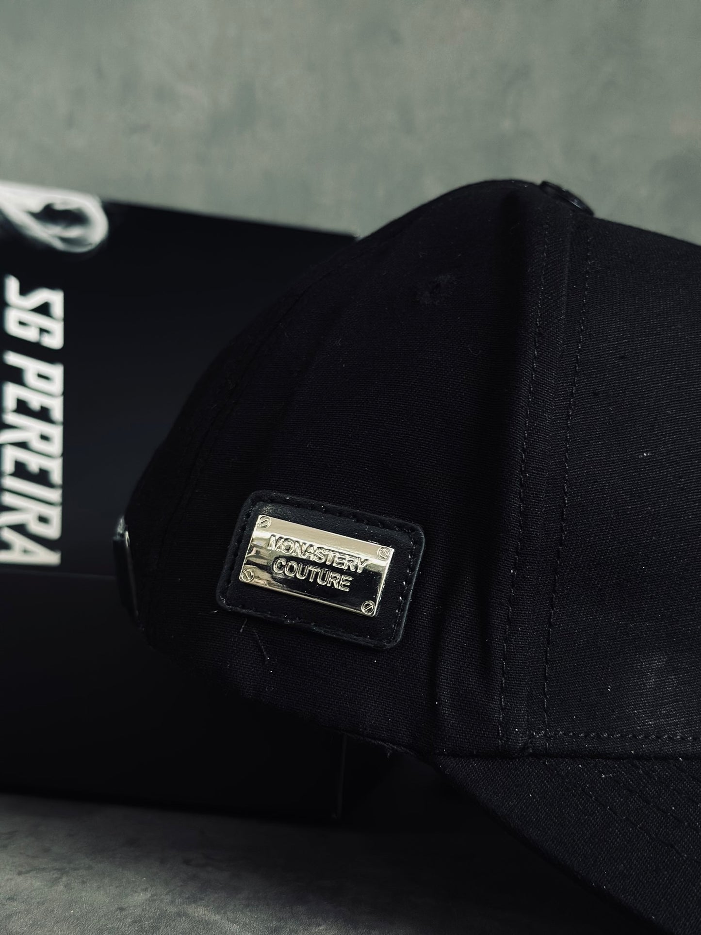 GORRA PREMIUM MON NEGRA MST RAMAS BLANCO