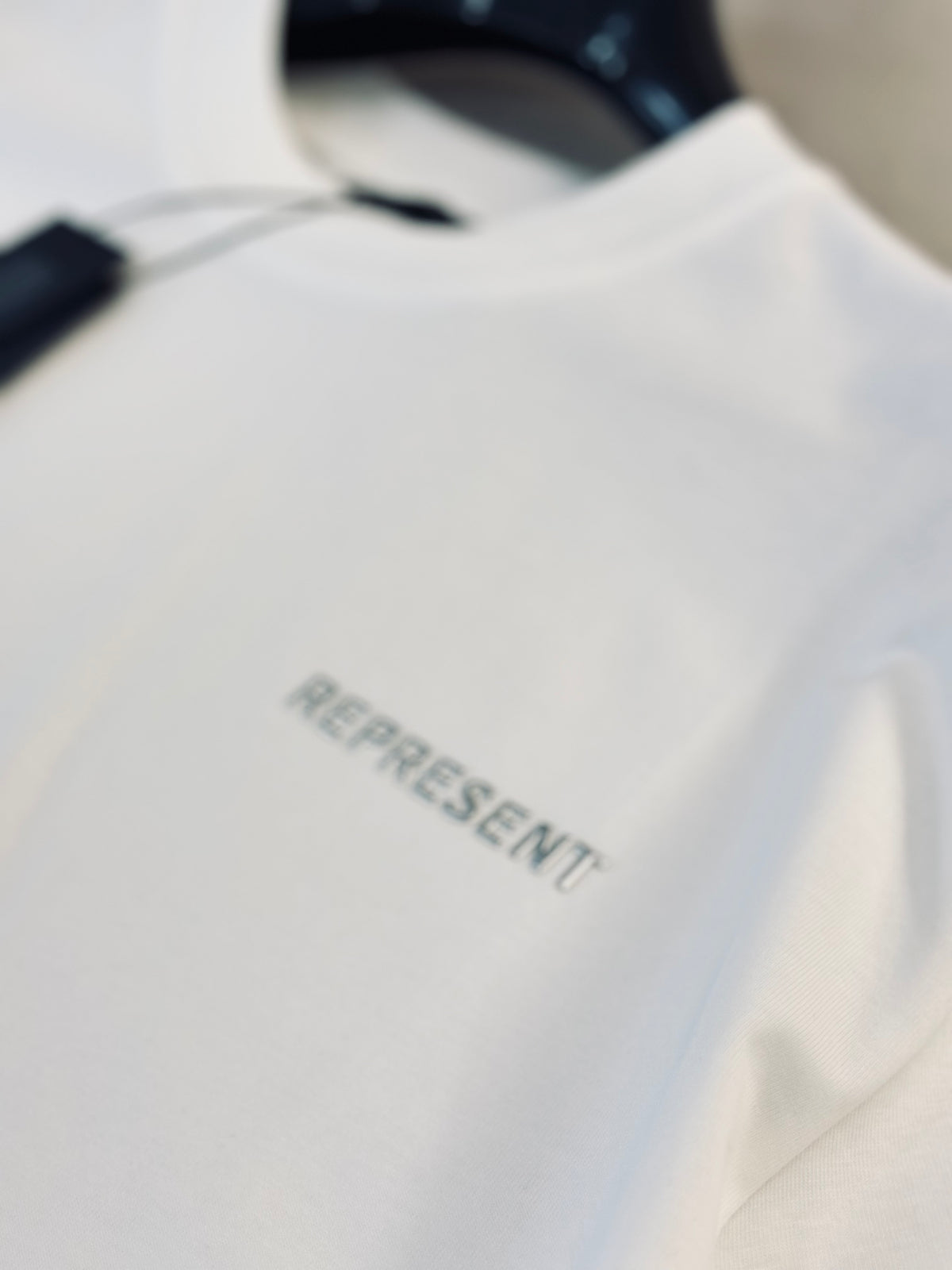 CAMISETA OVERSIZE REP BLANCA REP PLATEADO