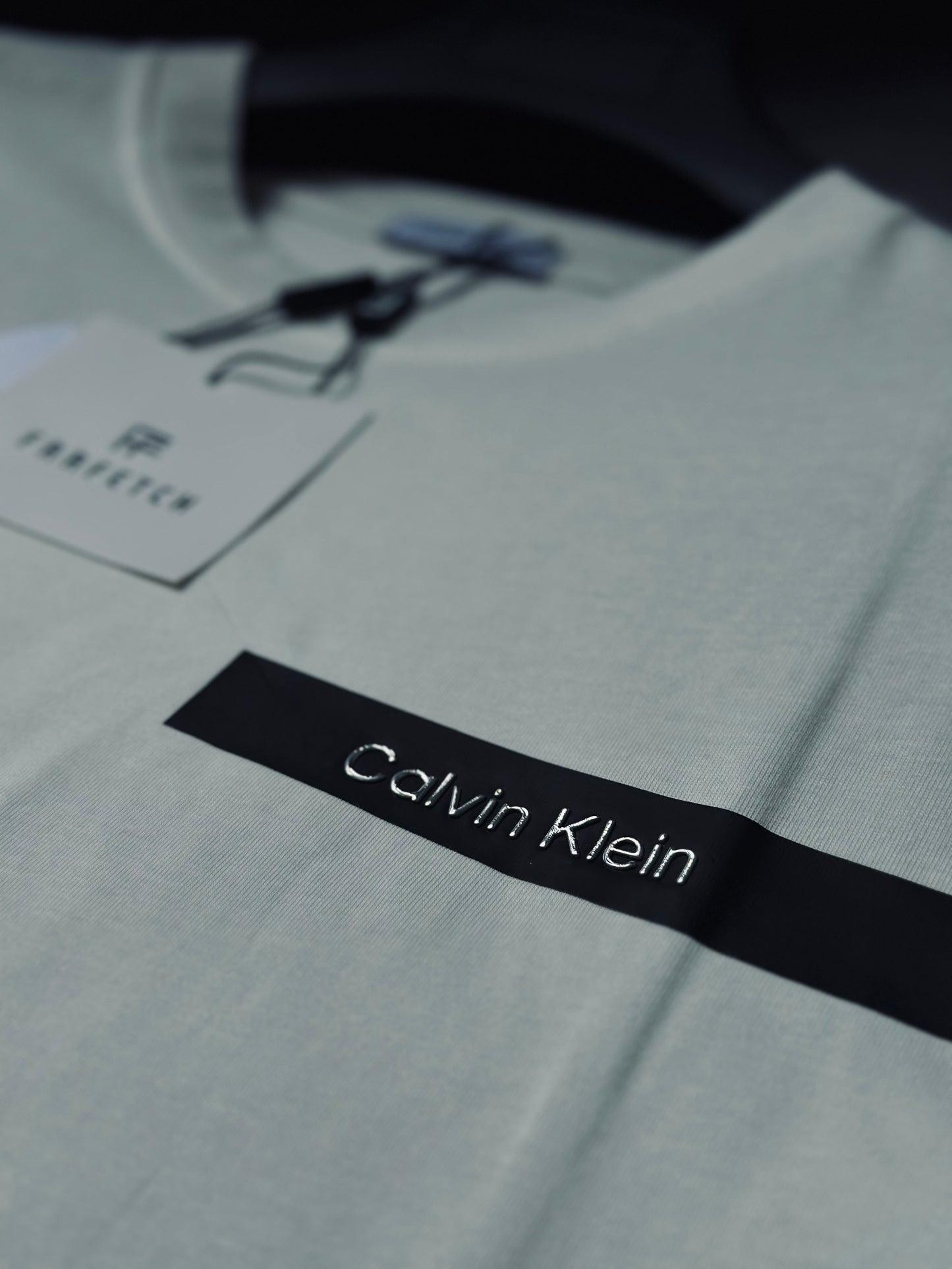 CAMISETA SLIM CAL BLANCA CAL METALICO
