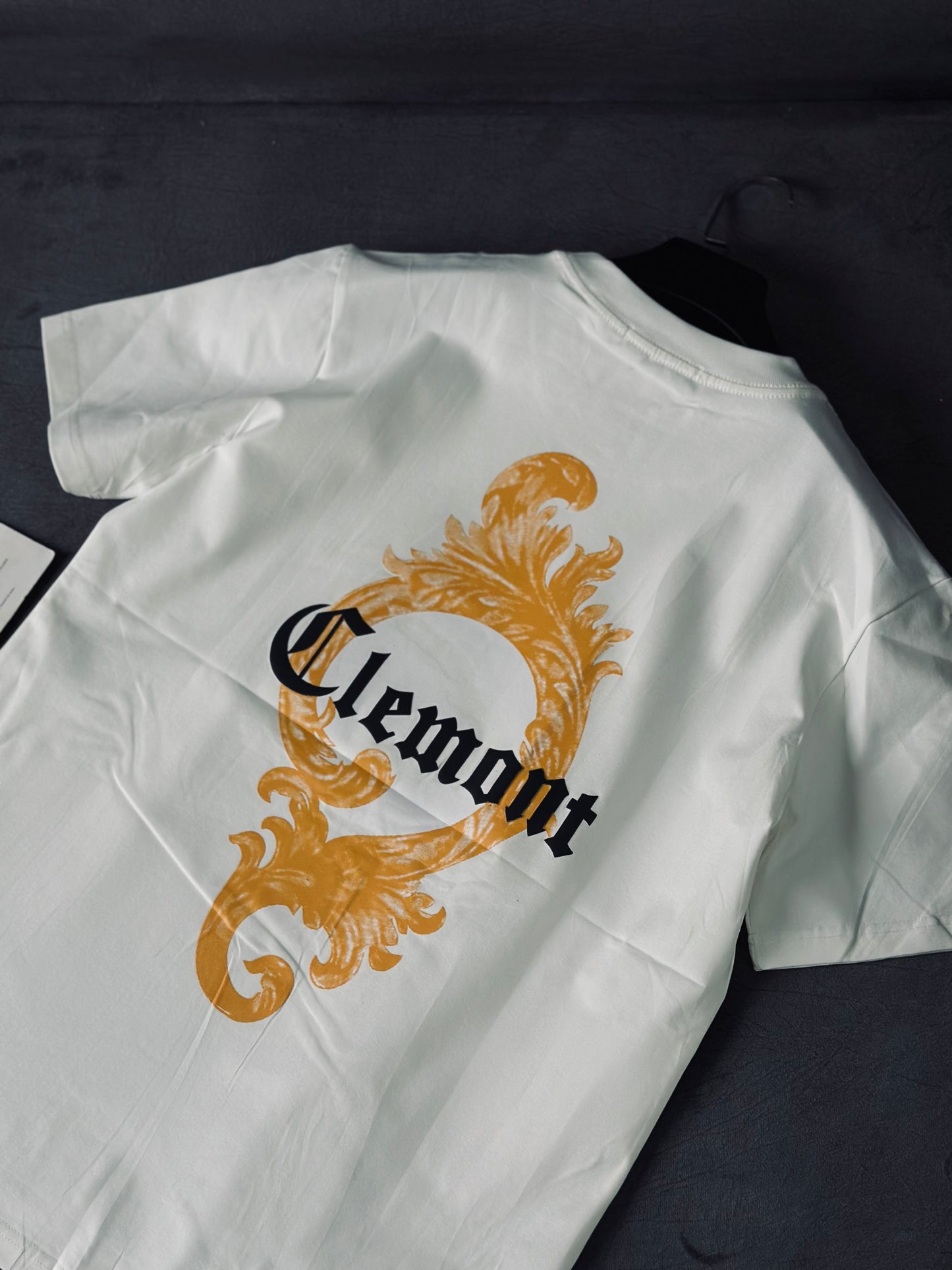CAMISETA SLIM CLE BLANCA DISEÑO AMARILLO