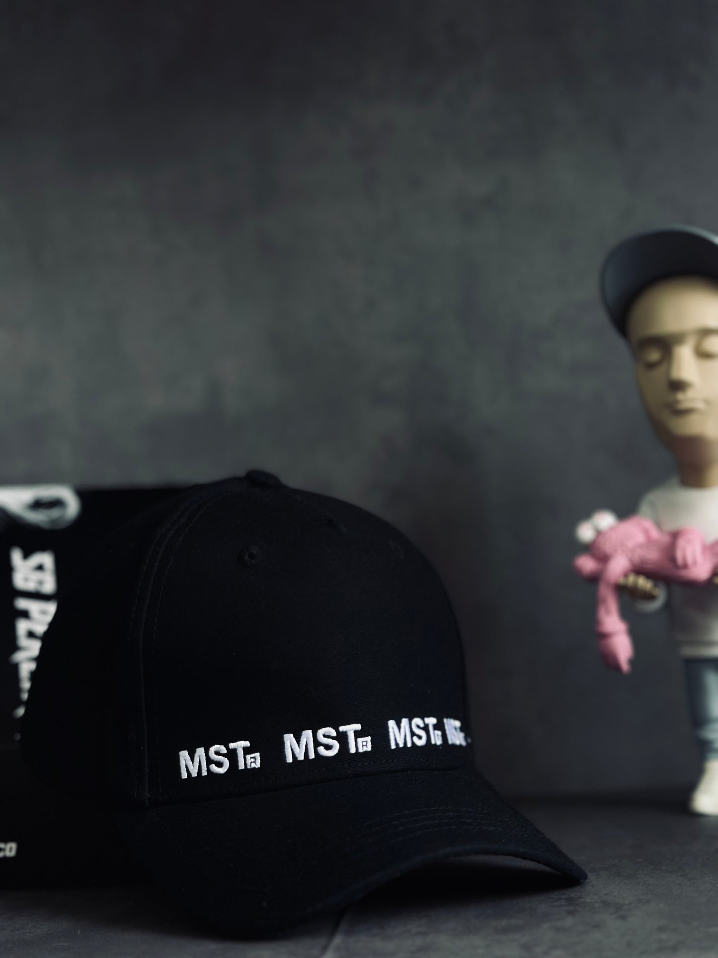 GORRA PREMIUM MON NEGRA MST "R" BLANCO